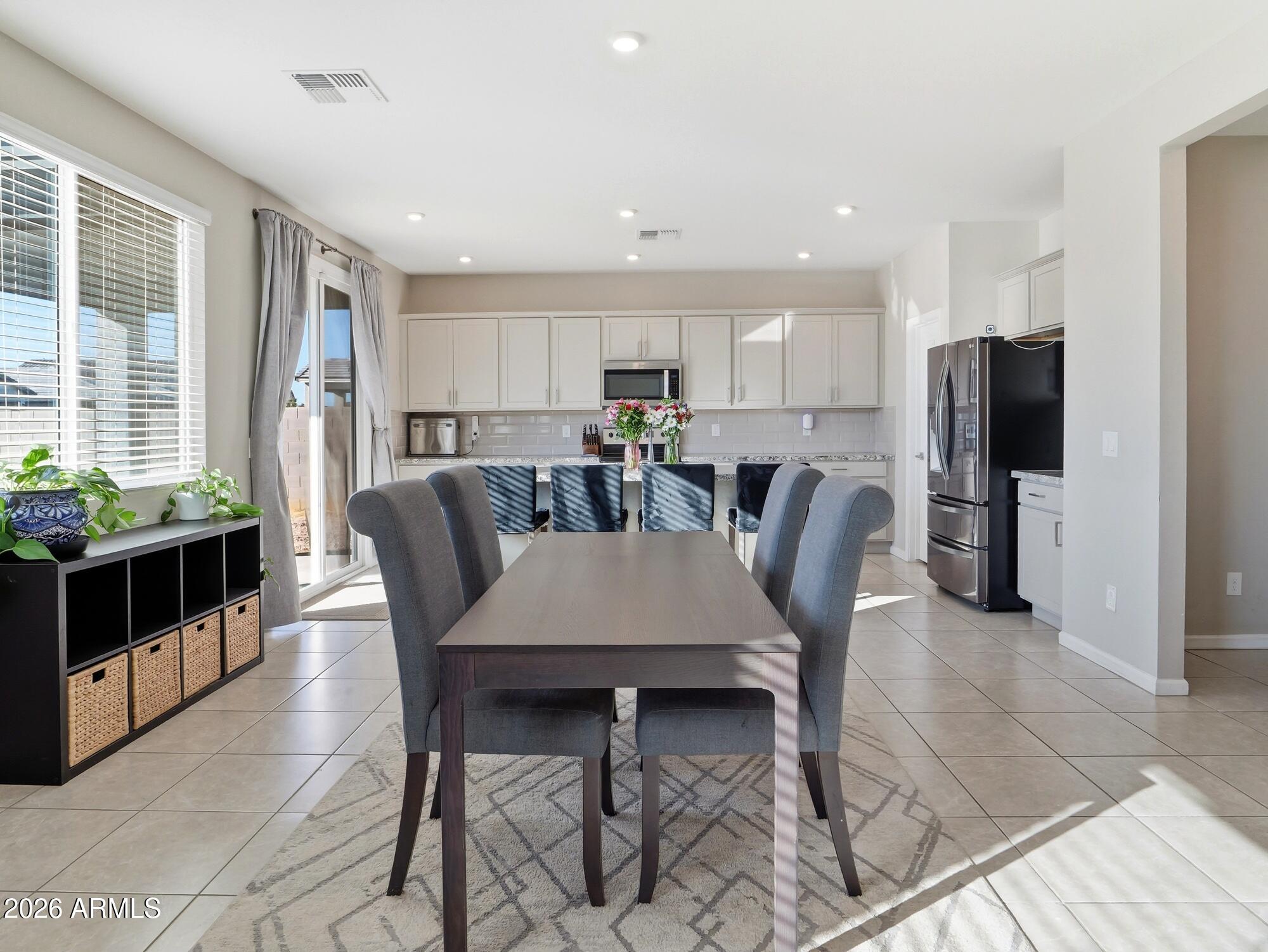 2037 E WETLEAF Place