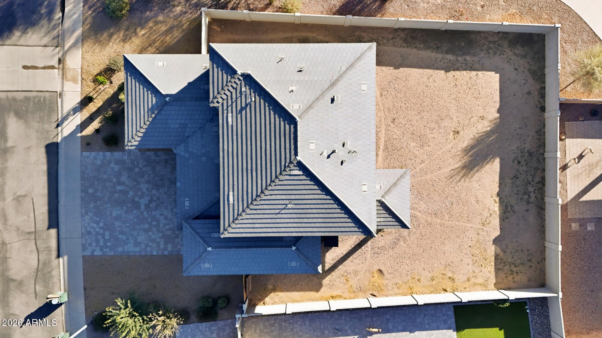 2037 E WETLEAF Place