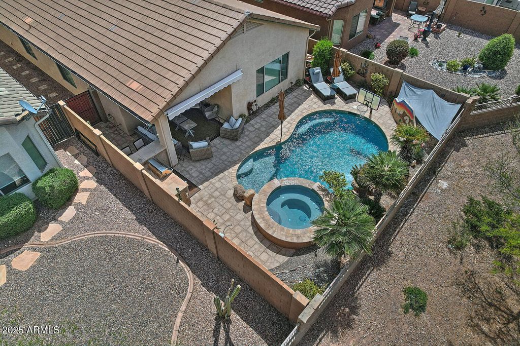 listing image 0