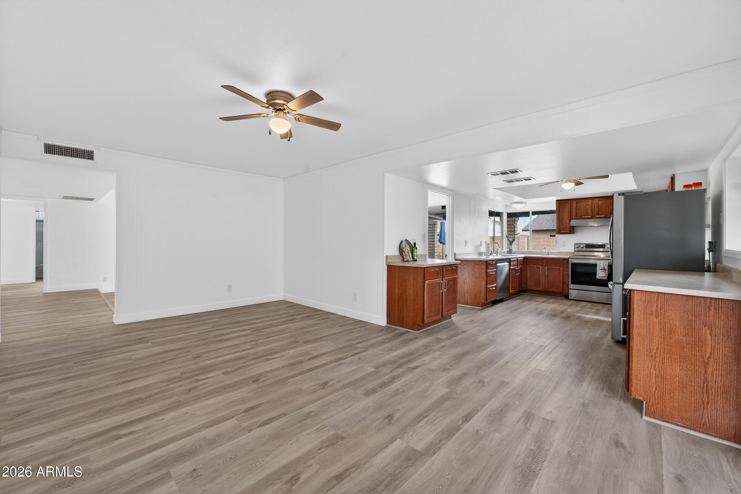 1103 W MISSION Drive