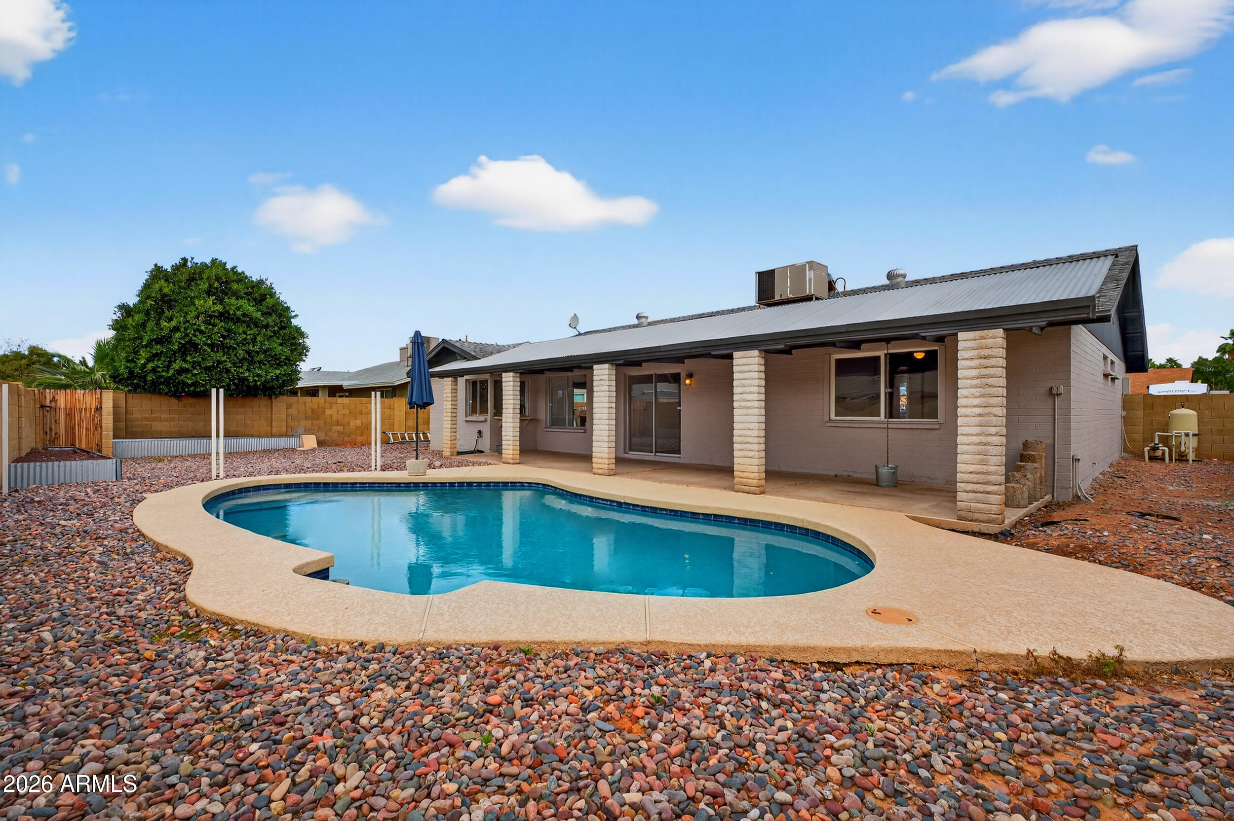 1103 W MISSION Drive