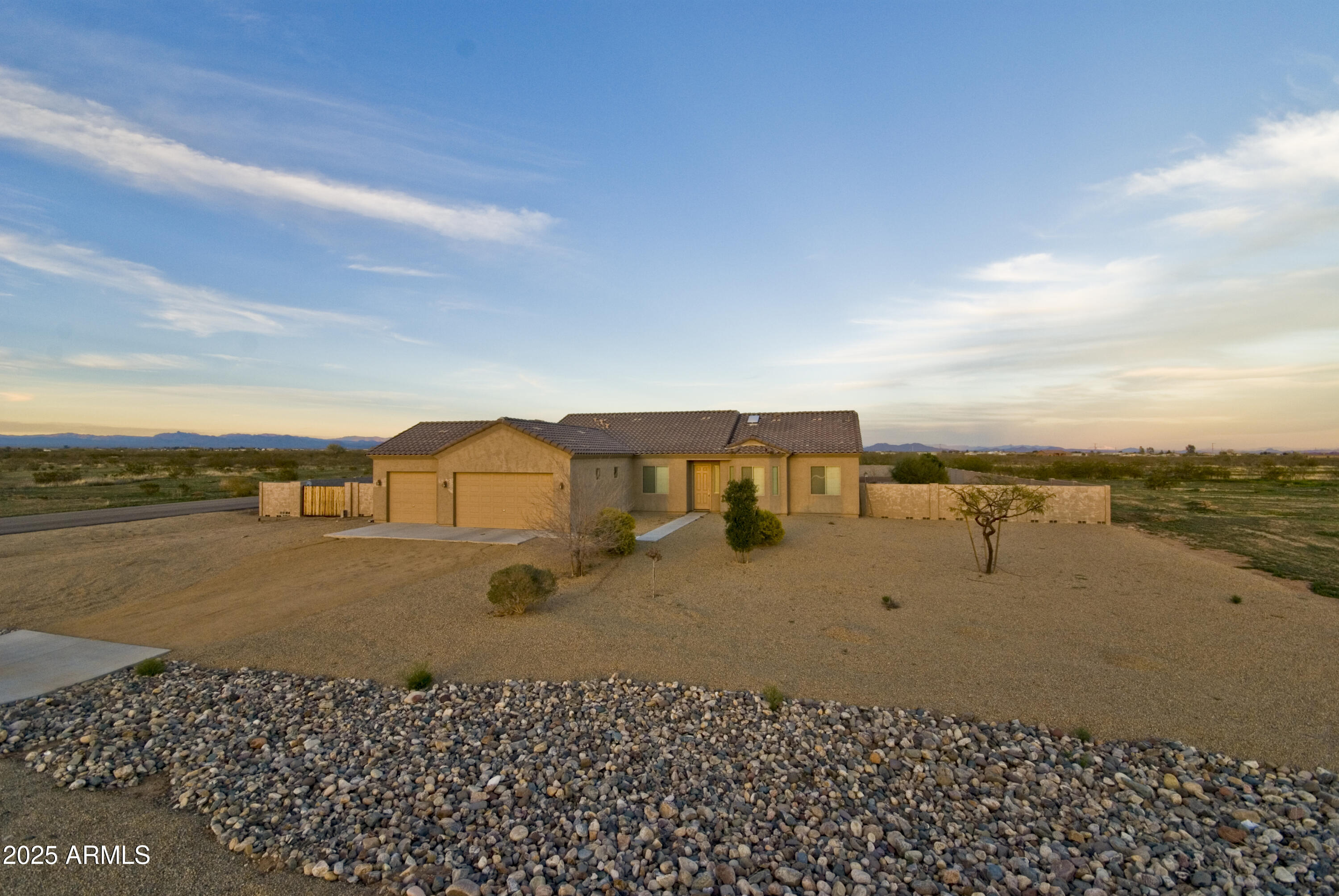 300 W QUARTZ ROCK Road