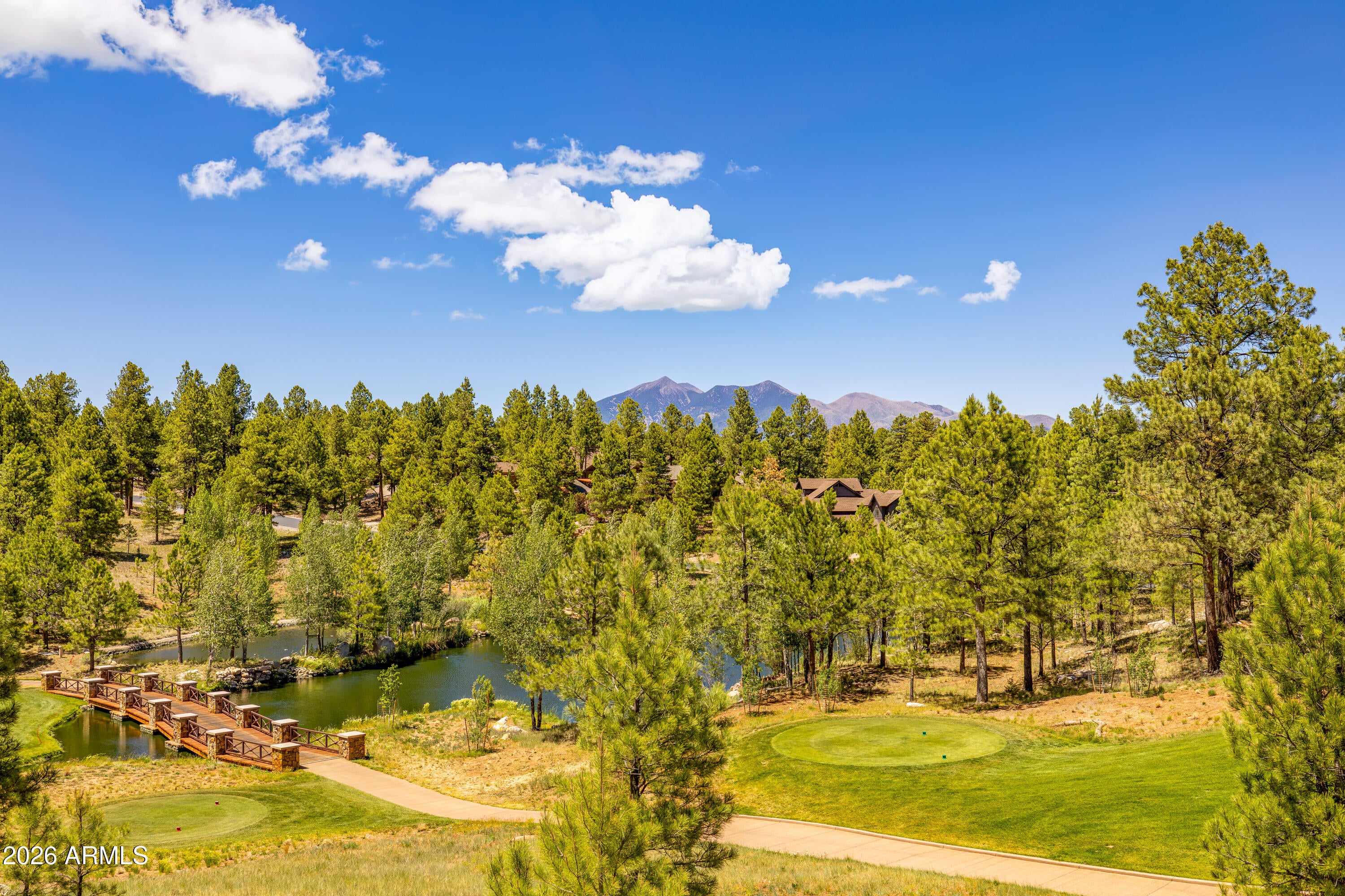 1862 E MYRTLEWOOD Court