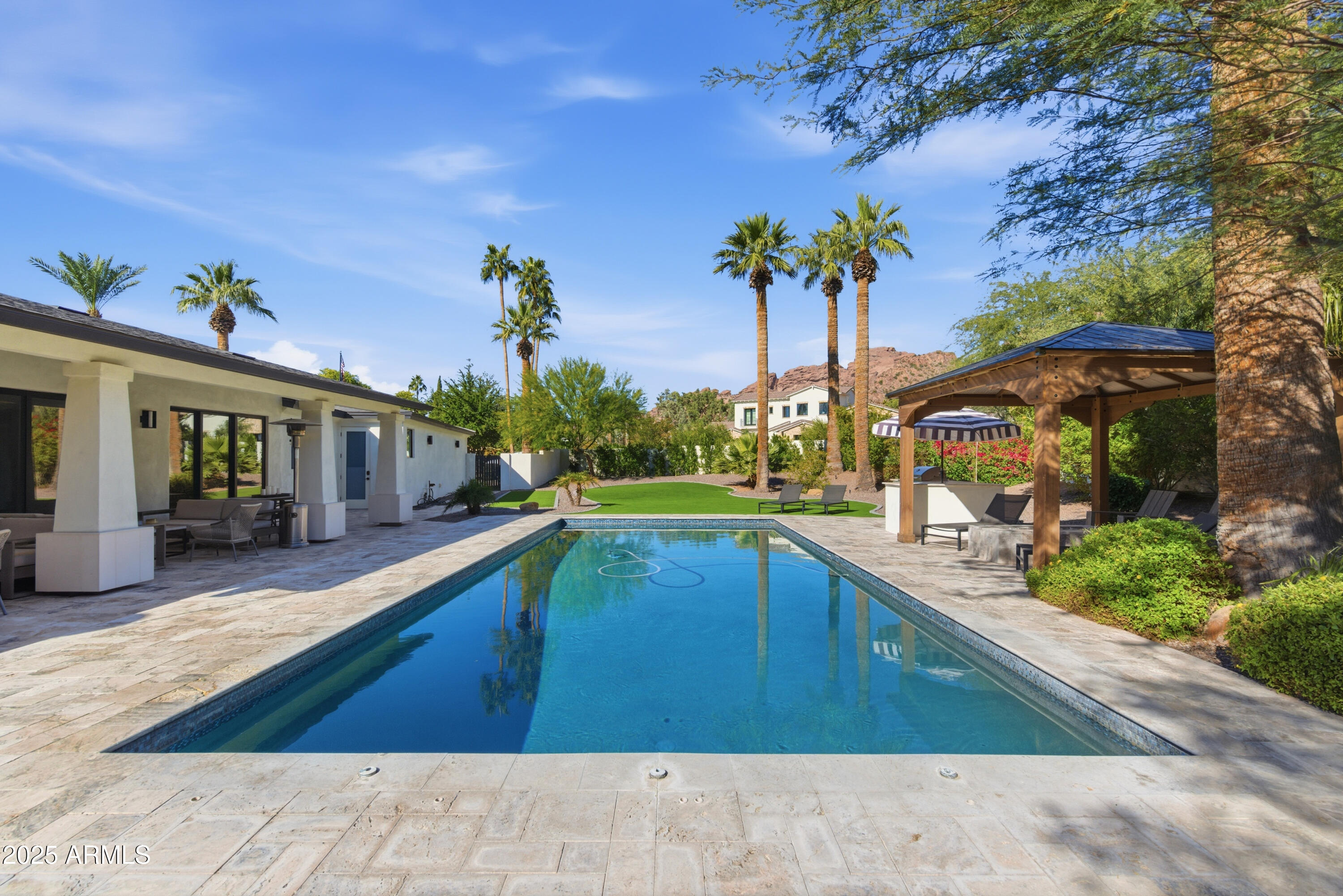 4601 N ROYAL VIEW Drive