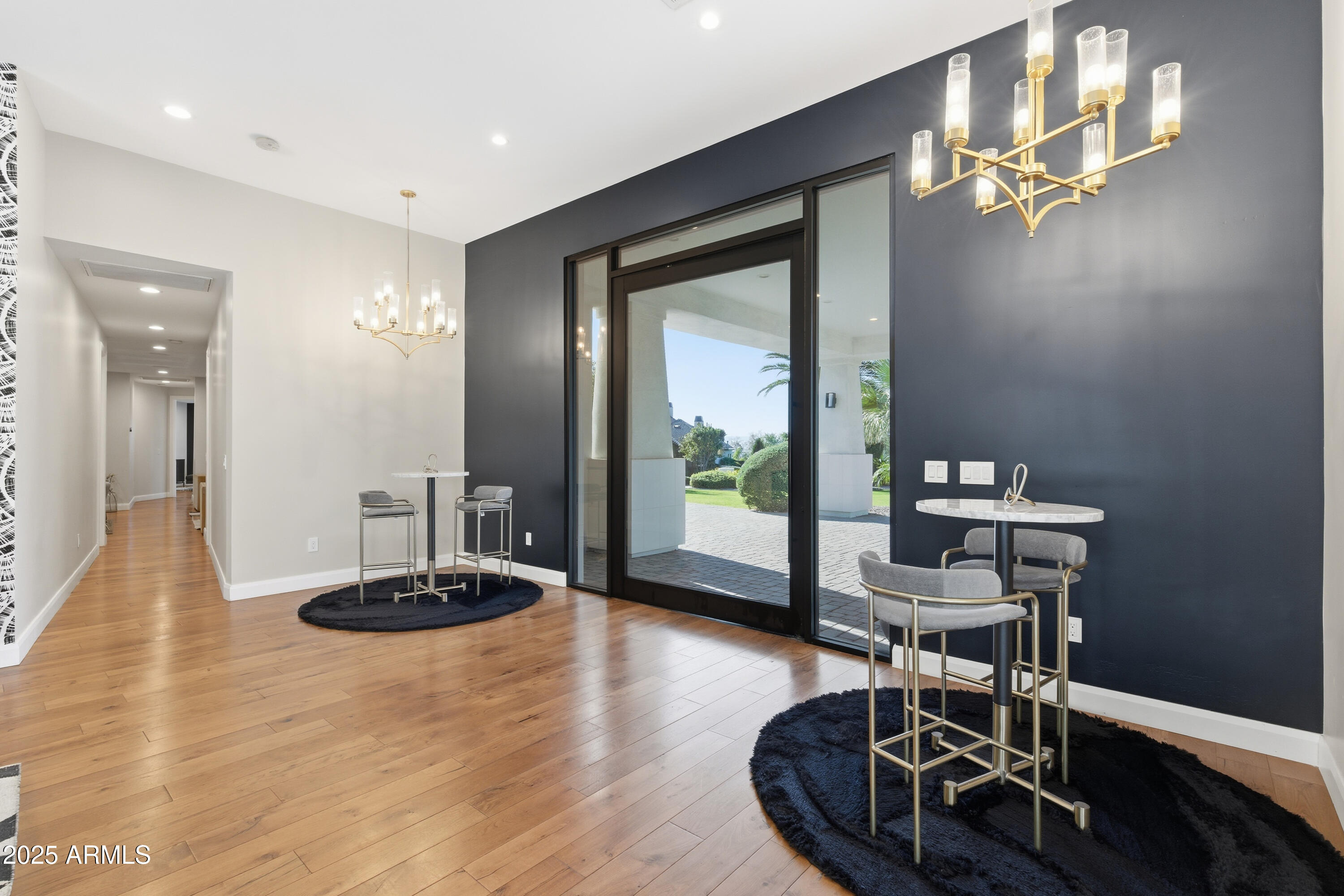 4601 N ROYAL VIEW Drive