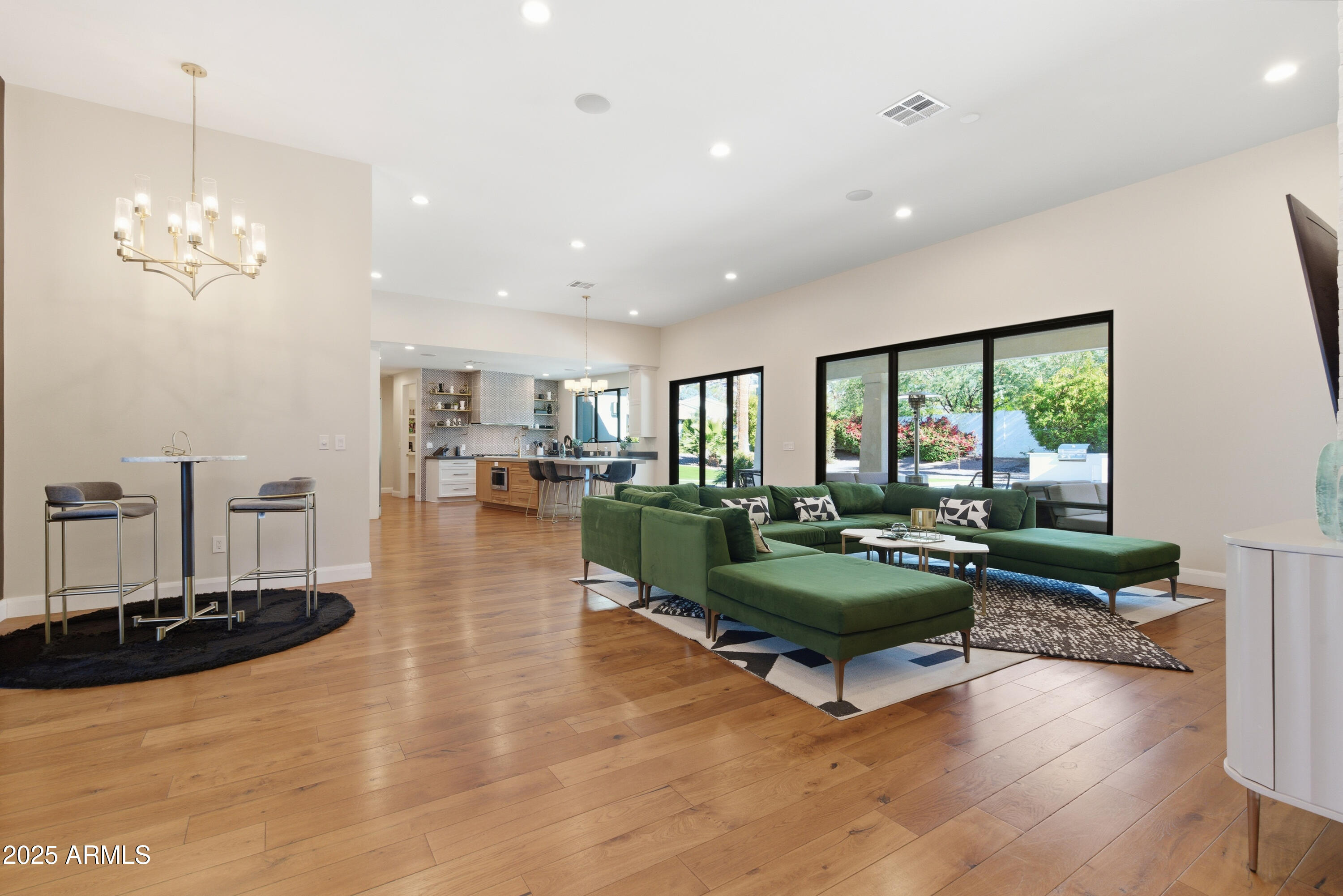 4601 N ROYAL VIEW Drive