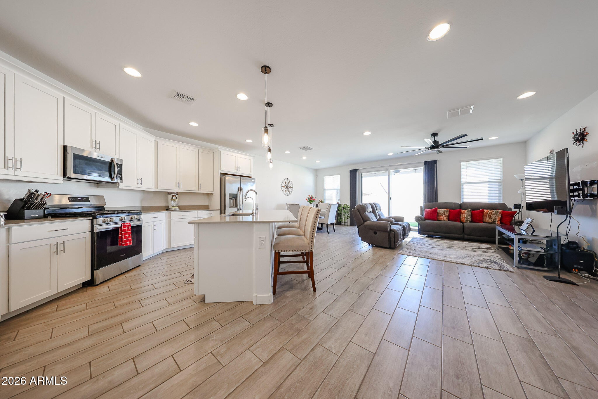 Properties 3 36560 W Leonessa Avenue