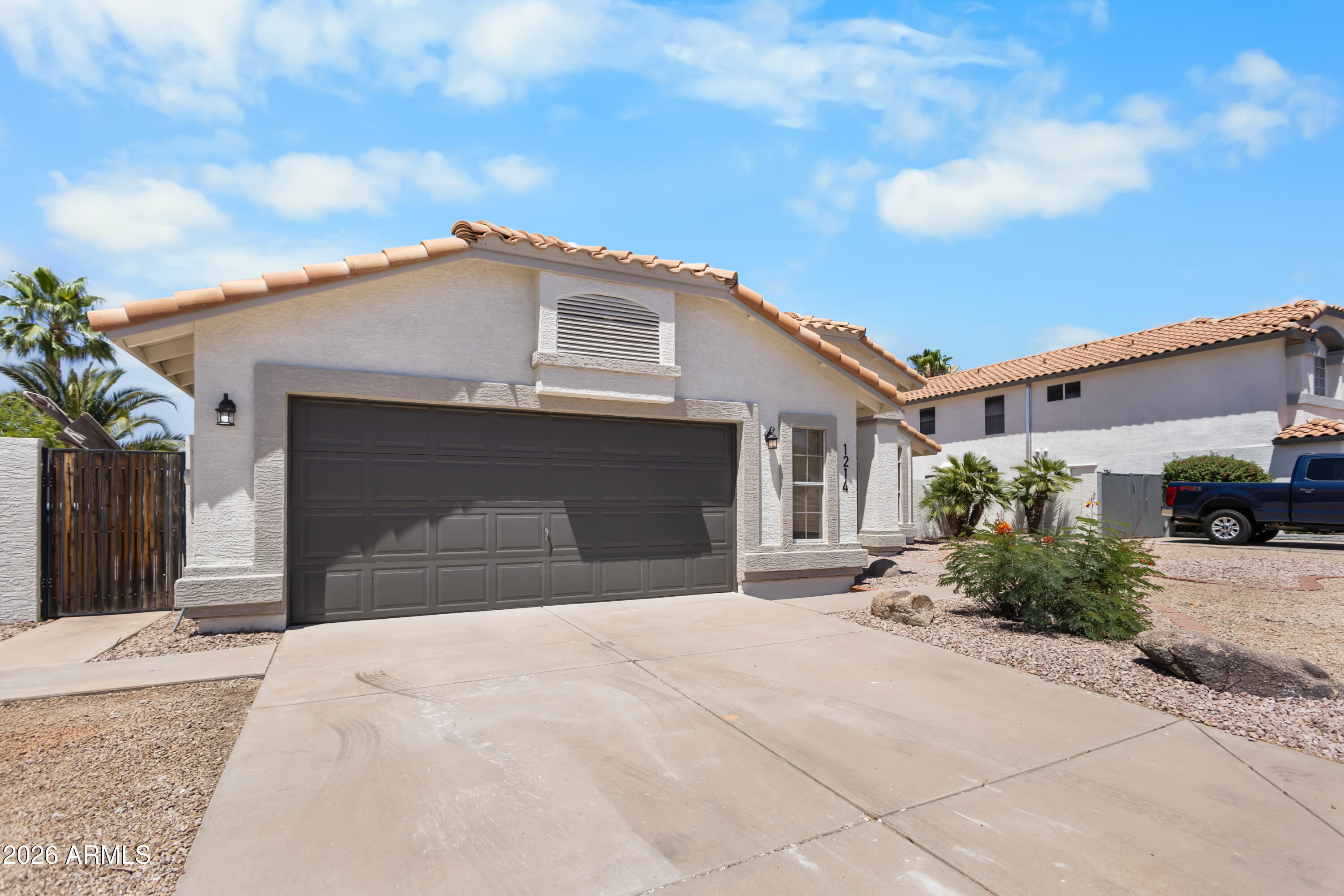 1214 E BEVERLY Lane
