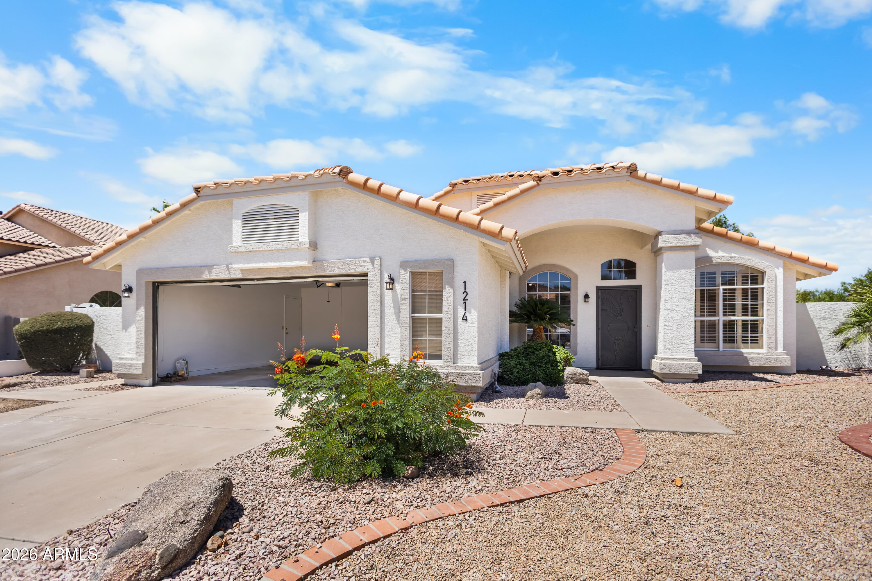 1214 E BEVERLY Lane
