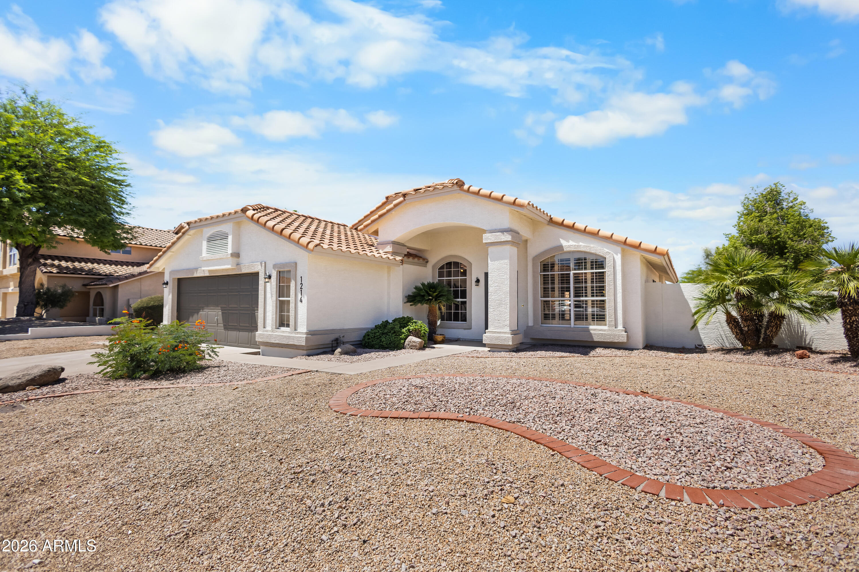 1214 E BEVERLY Lane