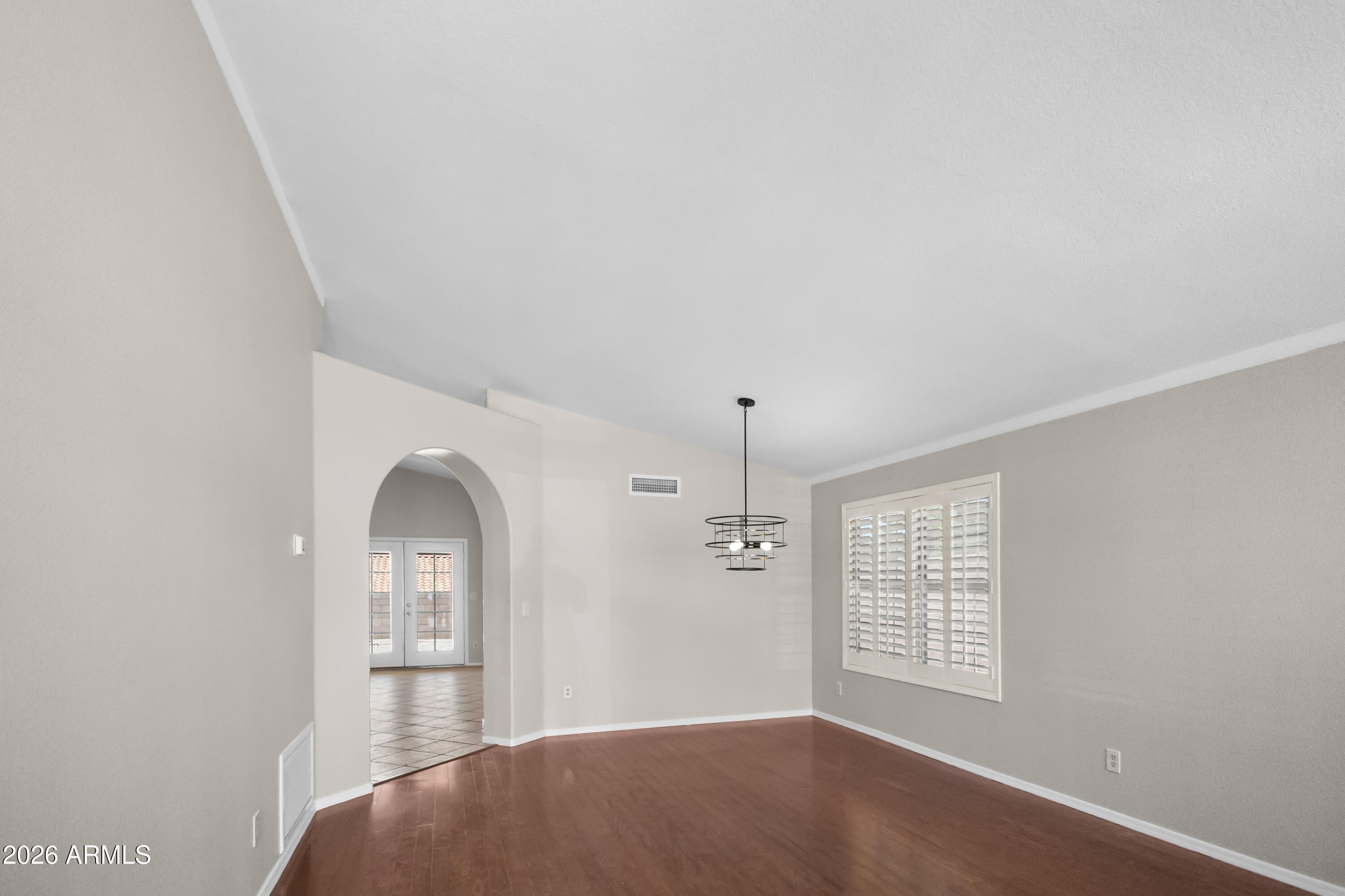 1214 E BEVERLY Lane