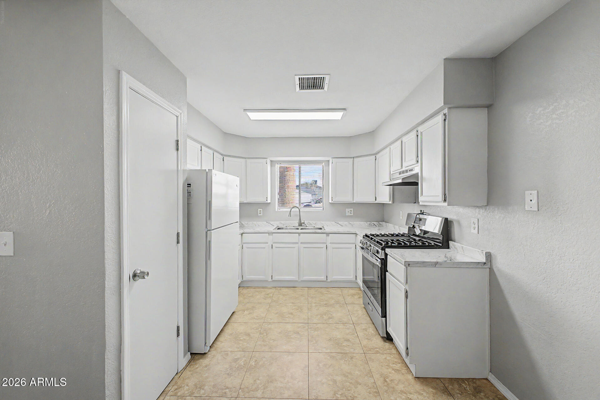 702 W 12TH Street