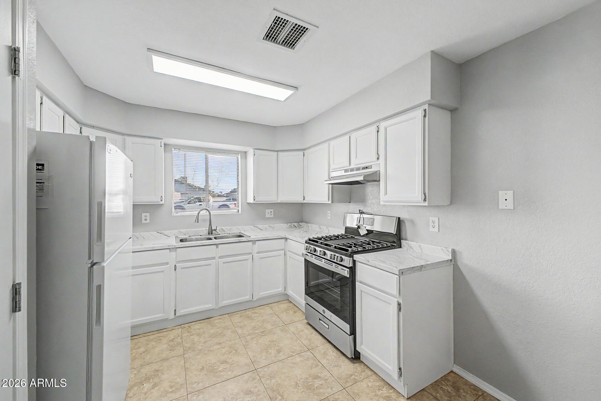 702 W 12TH Street