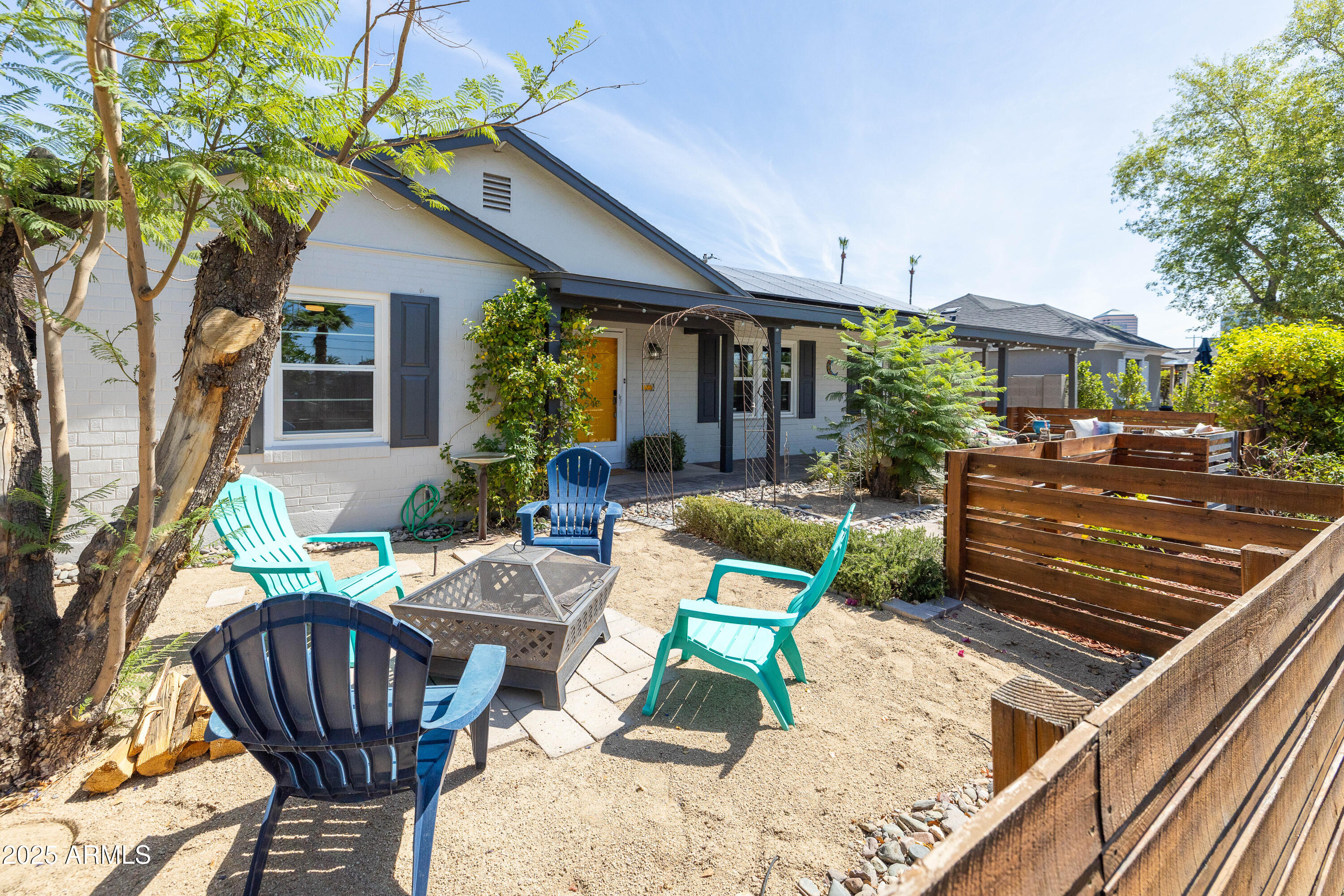 546 W CAMBRIDGE Avenue