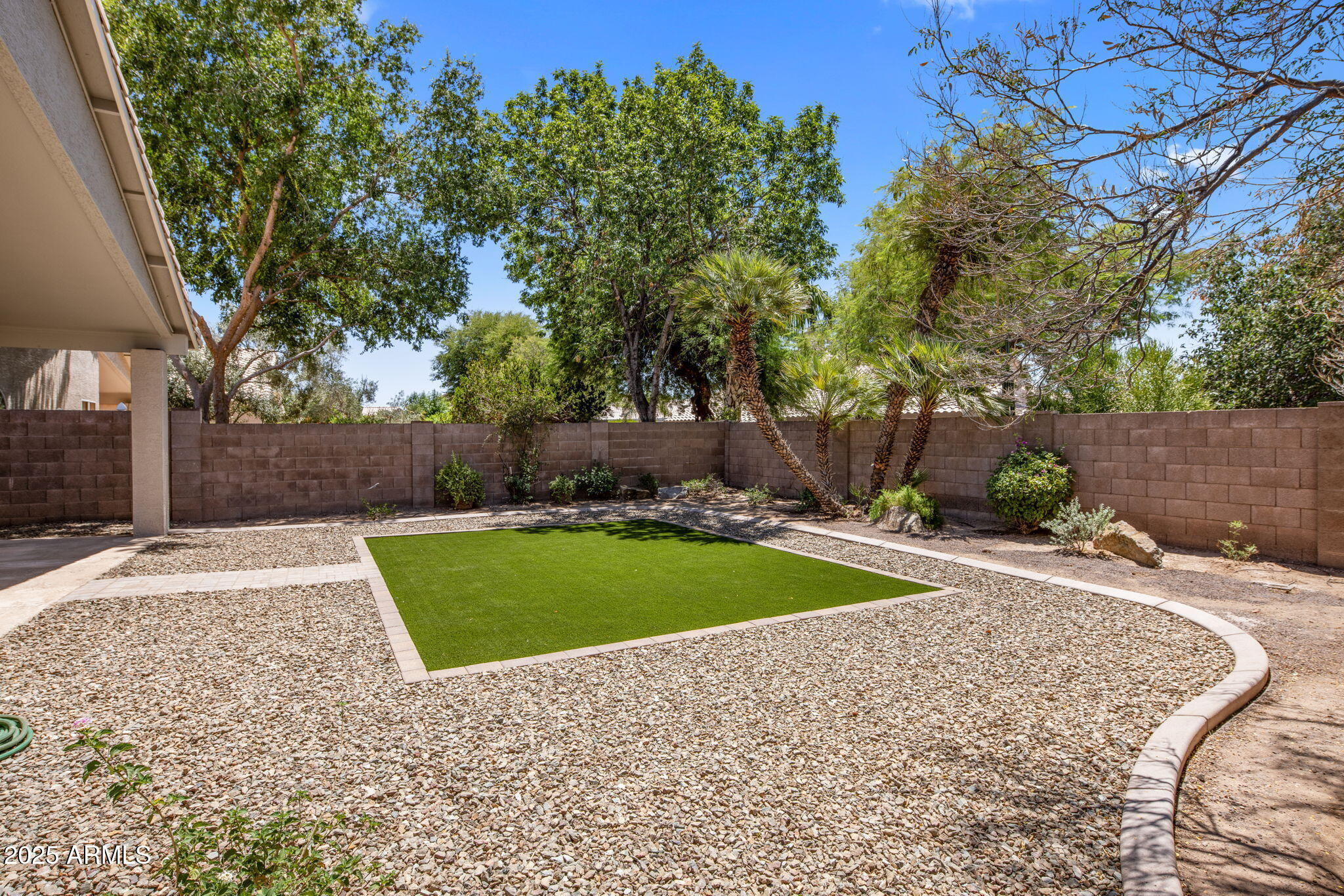 1125 W BETTY ELYSE Lane