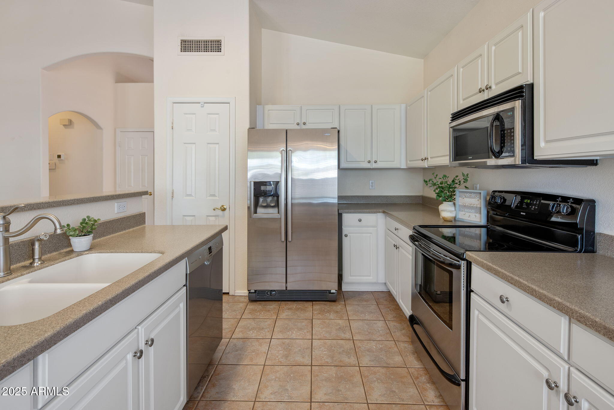 1125 W BETTY ELYSE Lane
