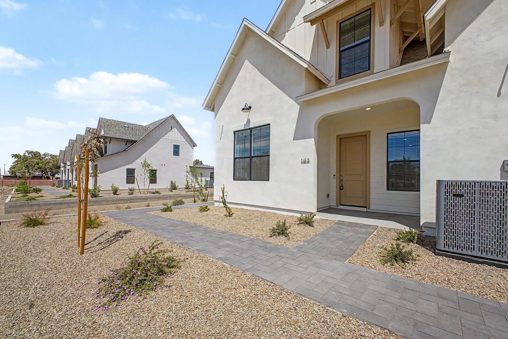 8232 E UNIVERSITY Drive 126