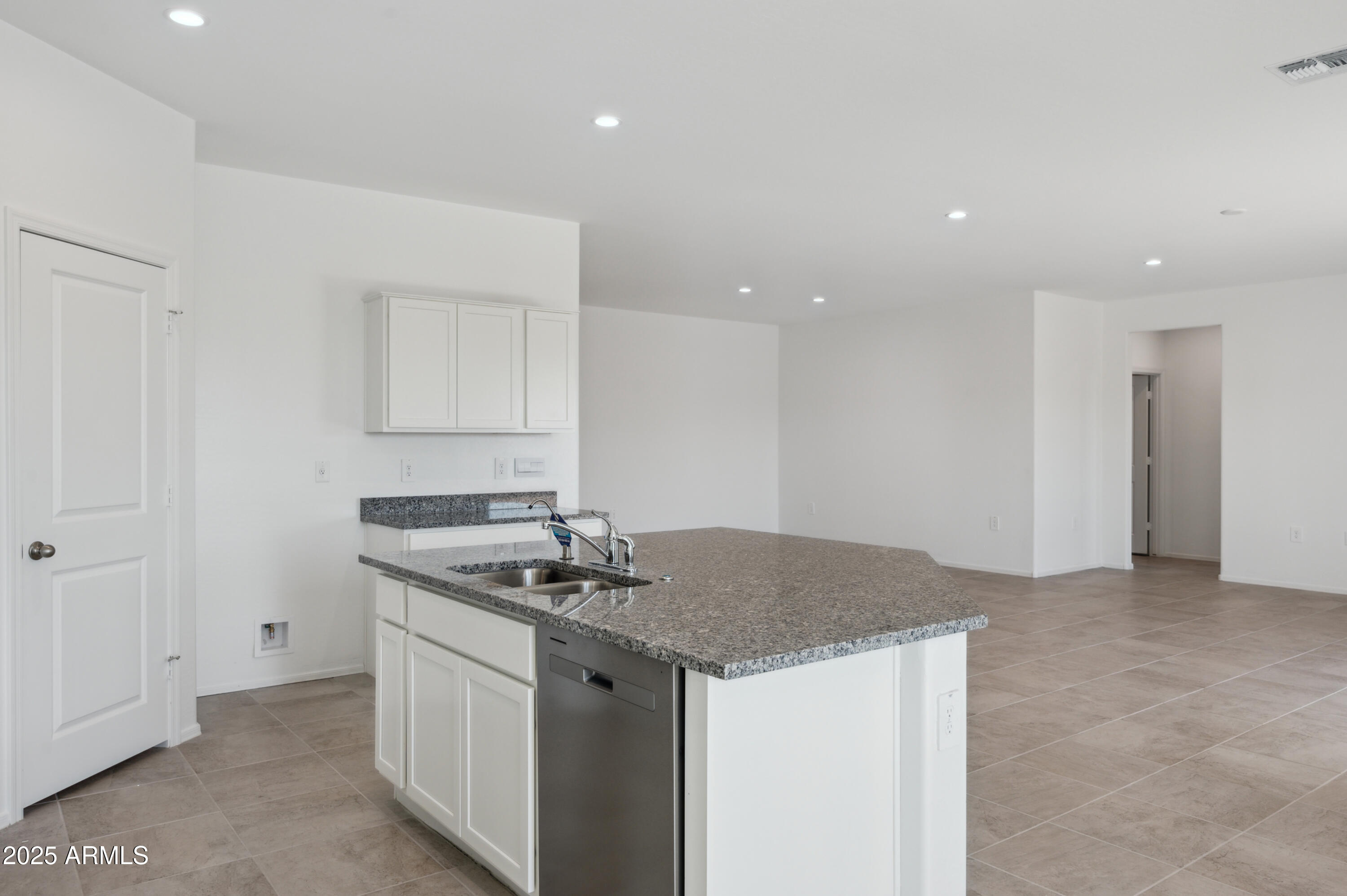 175 S ALMONER Lane S