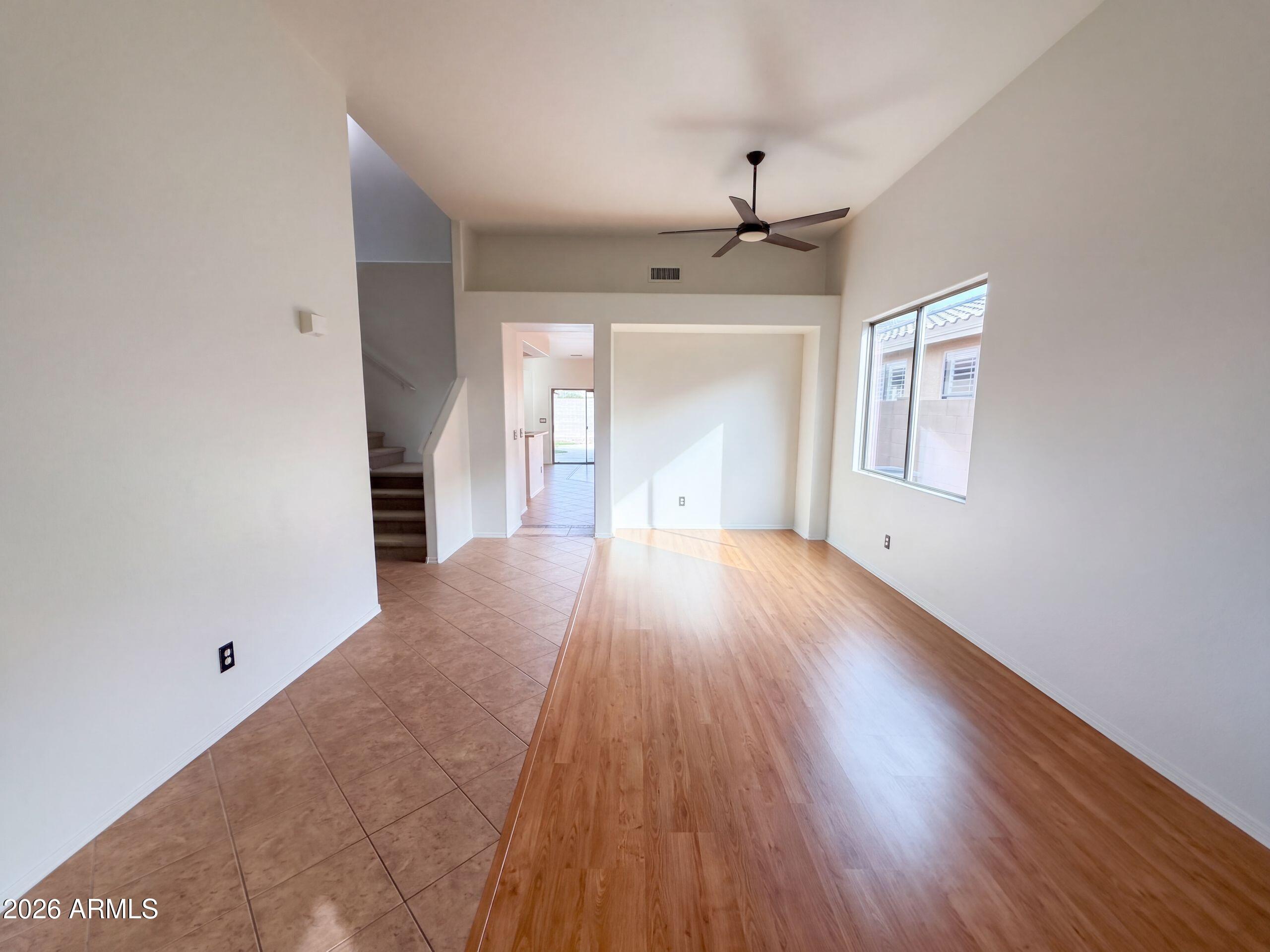 2464 W WARREN Drive