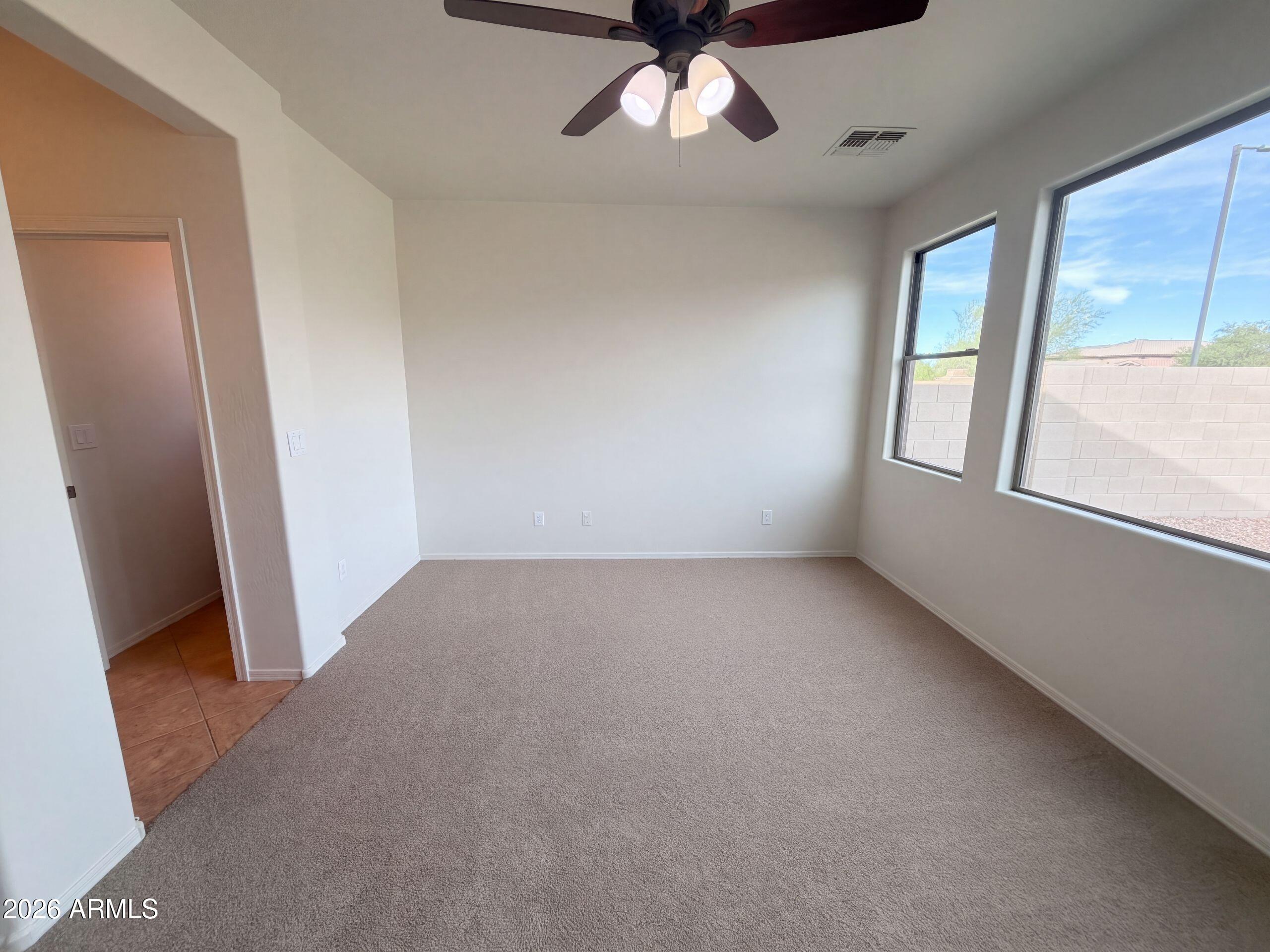 2464 W WARREN Drive