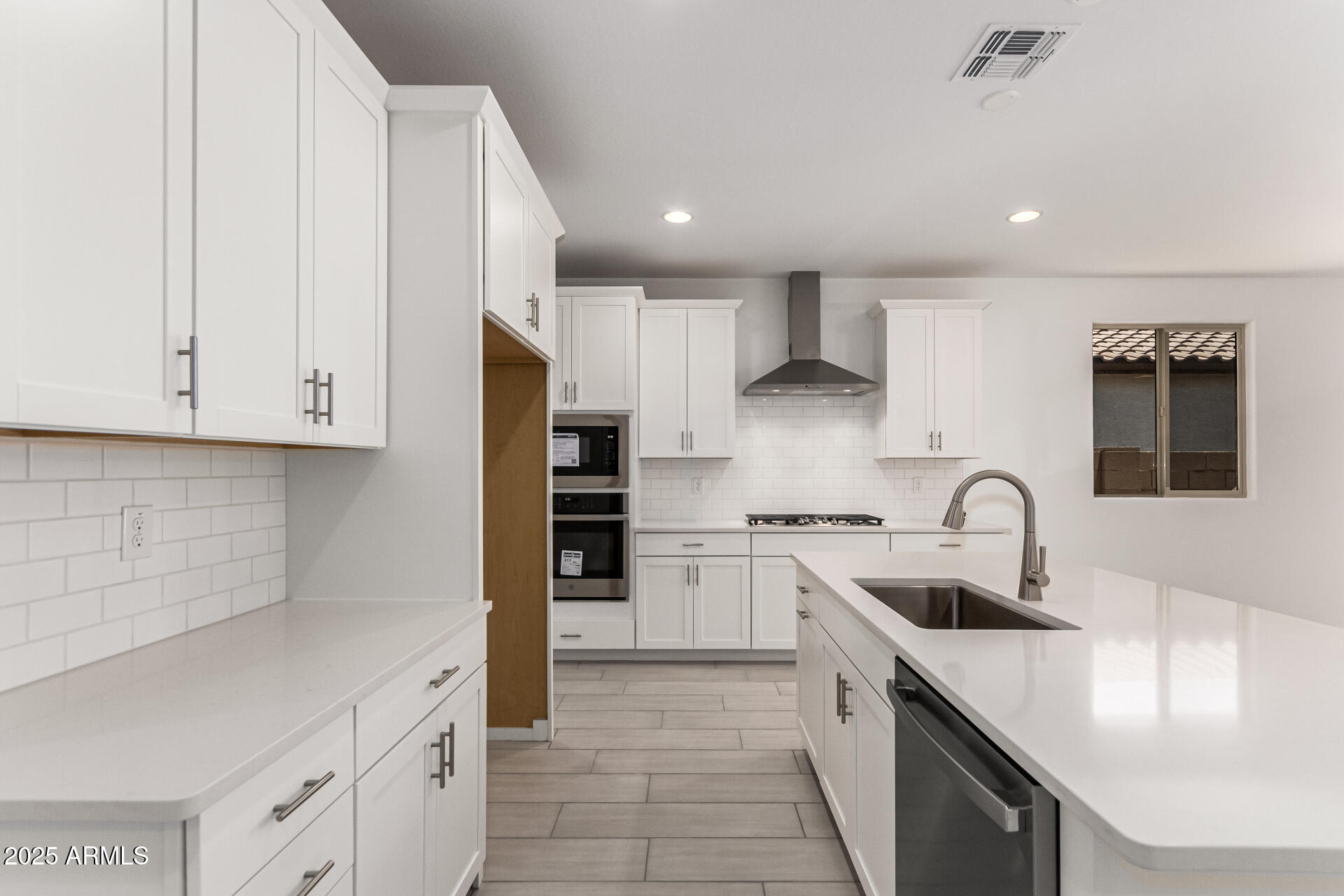 40531 W MICHAELS Drive