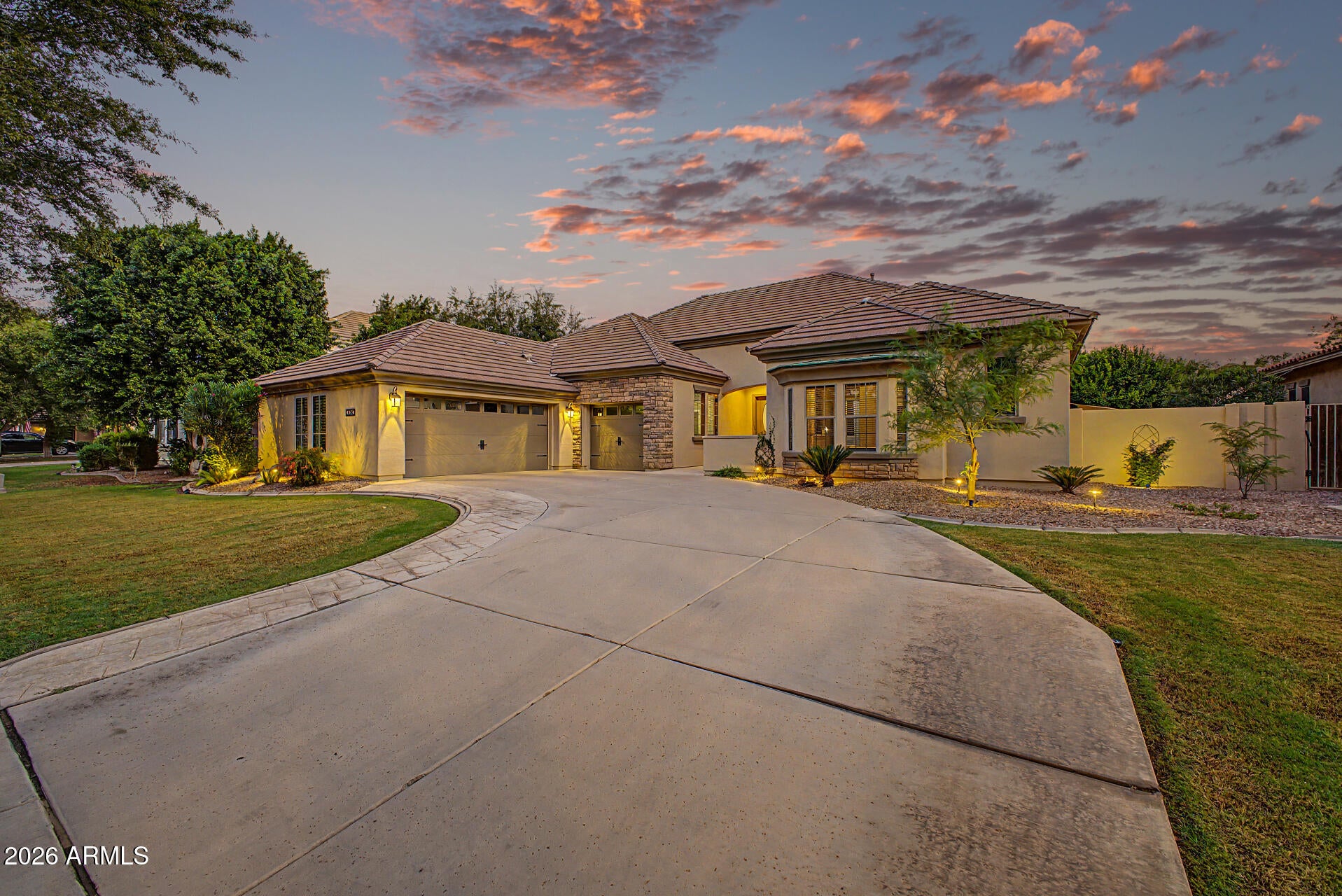 3083 E LINDA Lane