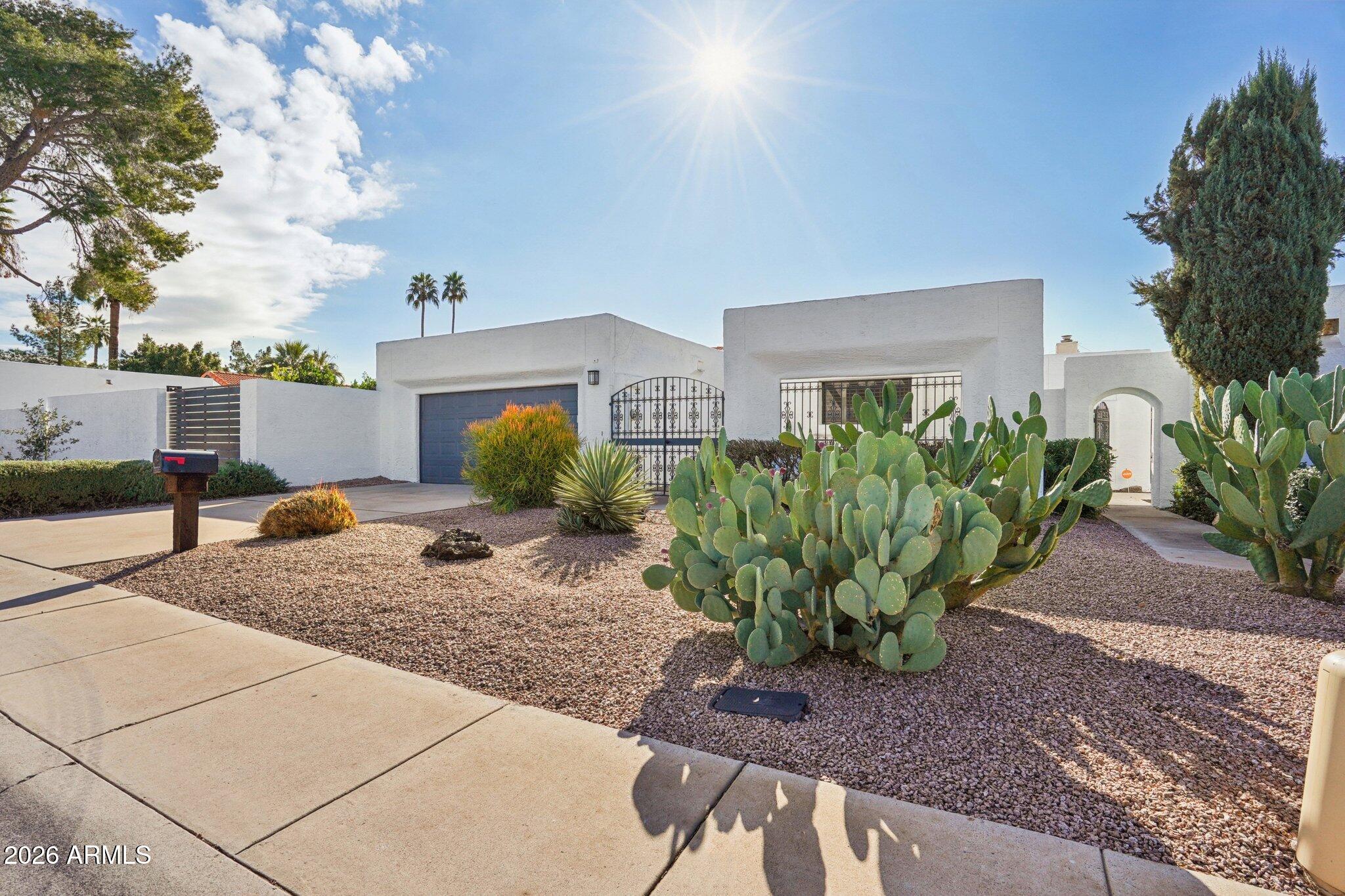 4317 E GLENROSA Avenue