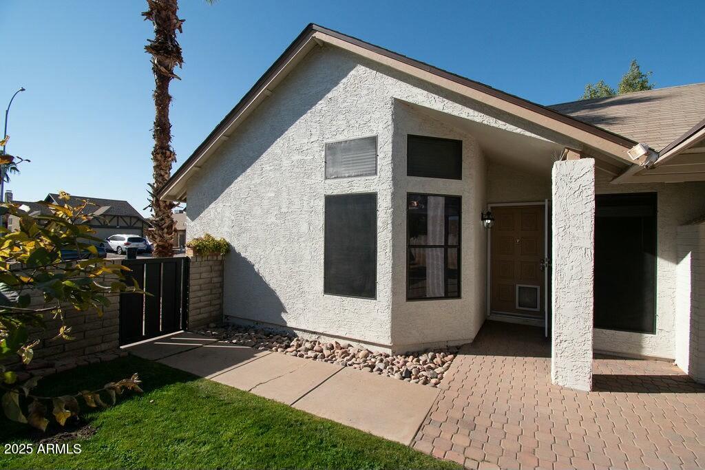 1636 E JUANITA Avenue