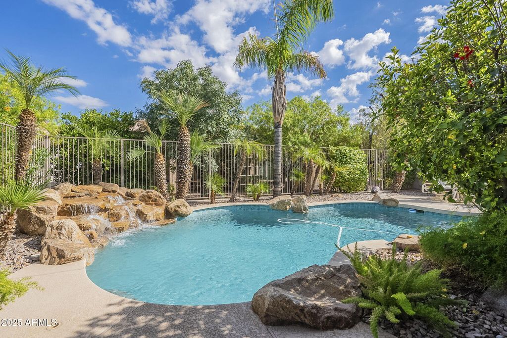 Photo of 4644 E Sourwood Drive, Gilbert, AZ 85298 (MLS # 6919500)
