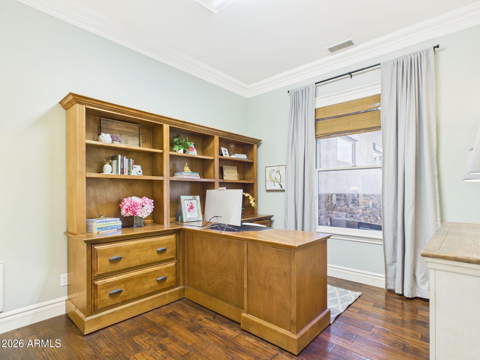 1006 W ROCK SPRINGS Circle