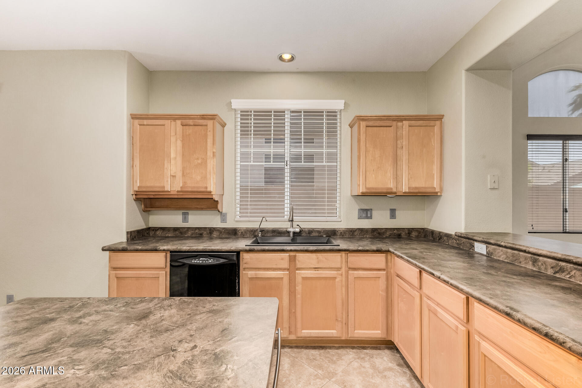 1411 W ARMSTRONG Way