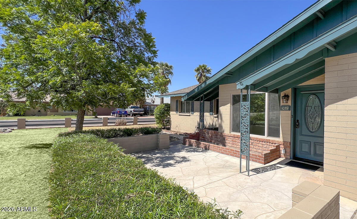 1059 E BROADMOR Drive