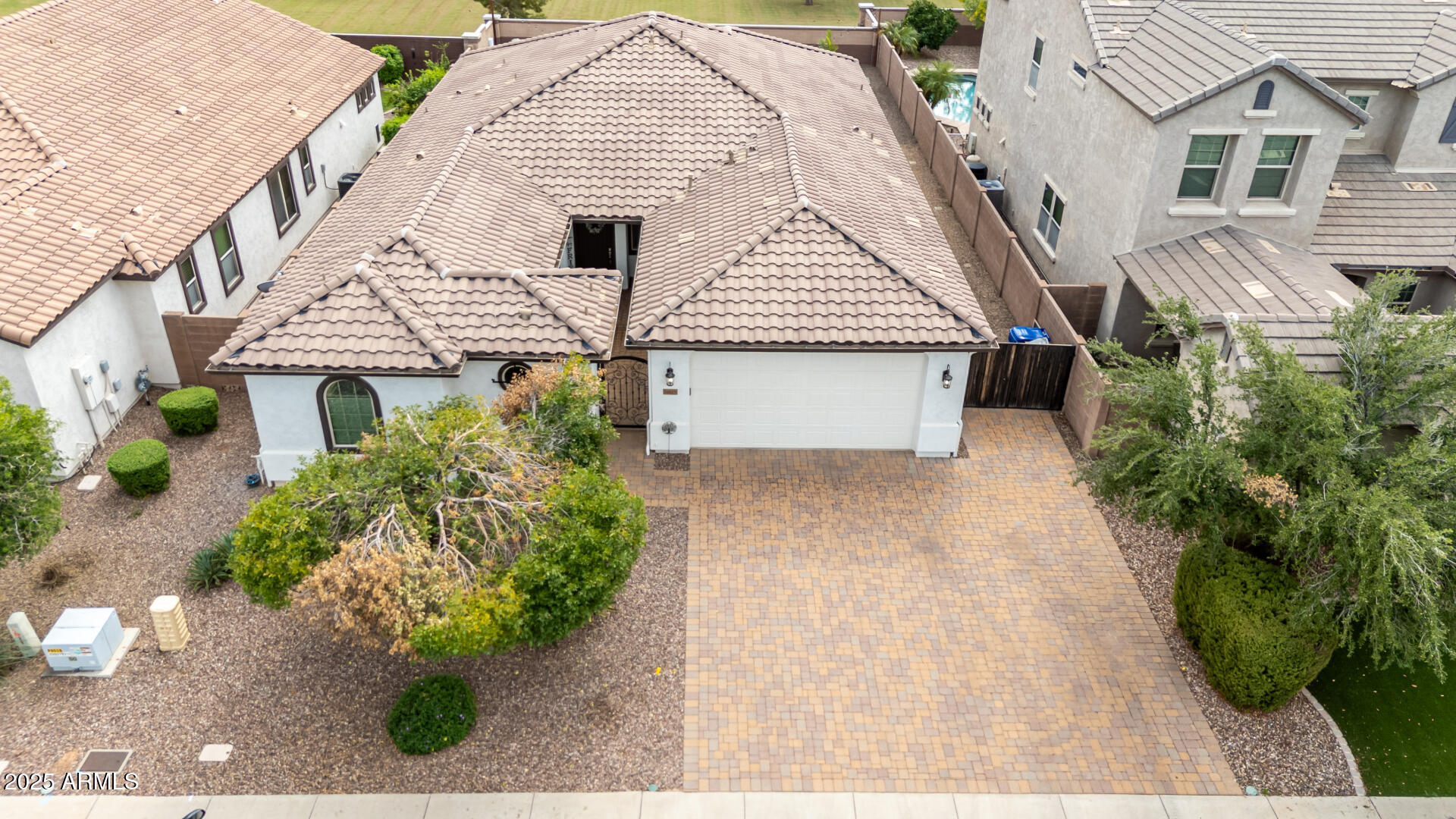 10815 E RAMBLEWOOD Circle