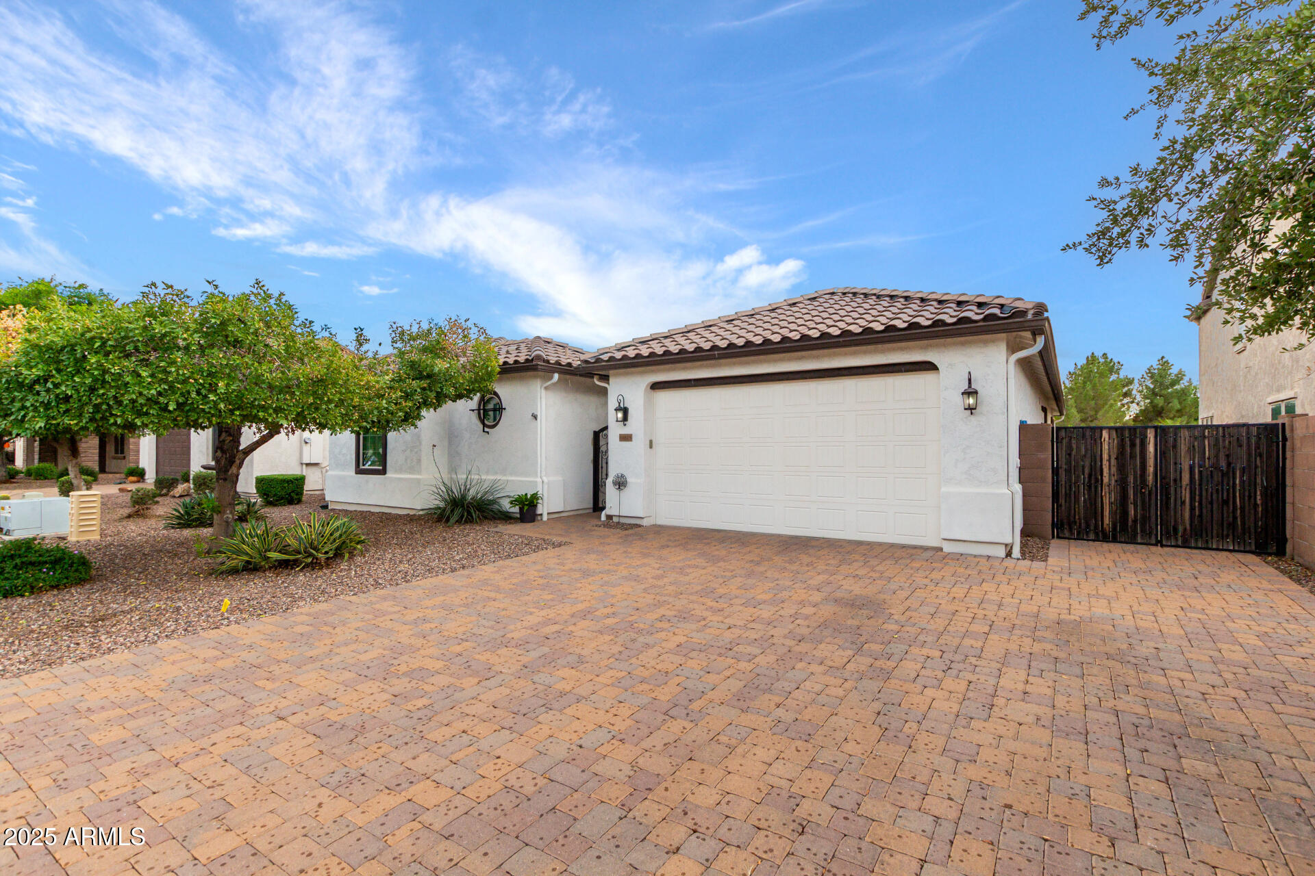 10815 E RAMBLEWOOD Circle
