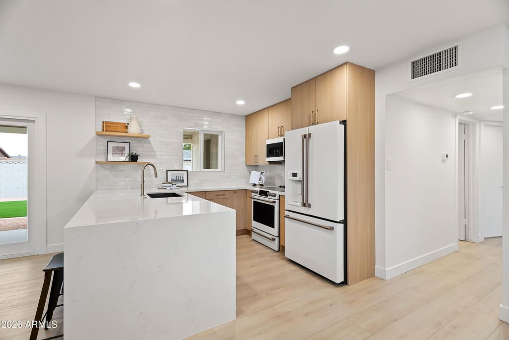 Photo of 221 E Mckinley Street, Tempe, AZ 85288 (MLS # 6996128)