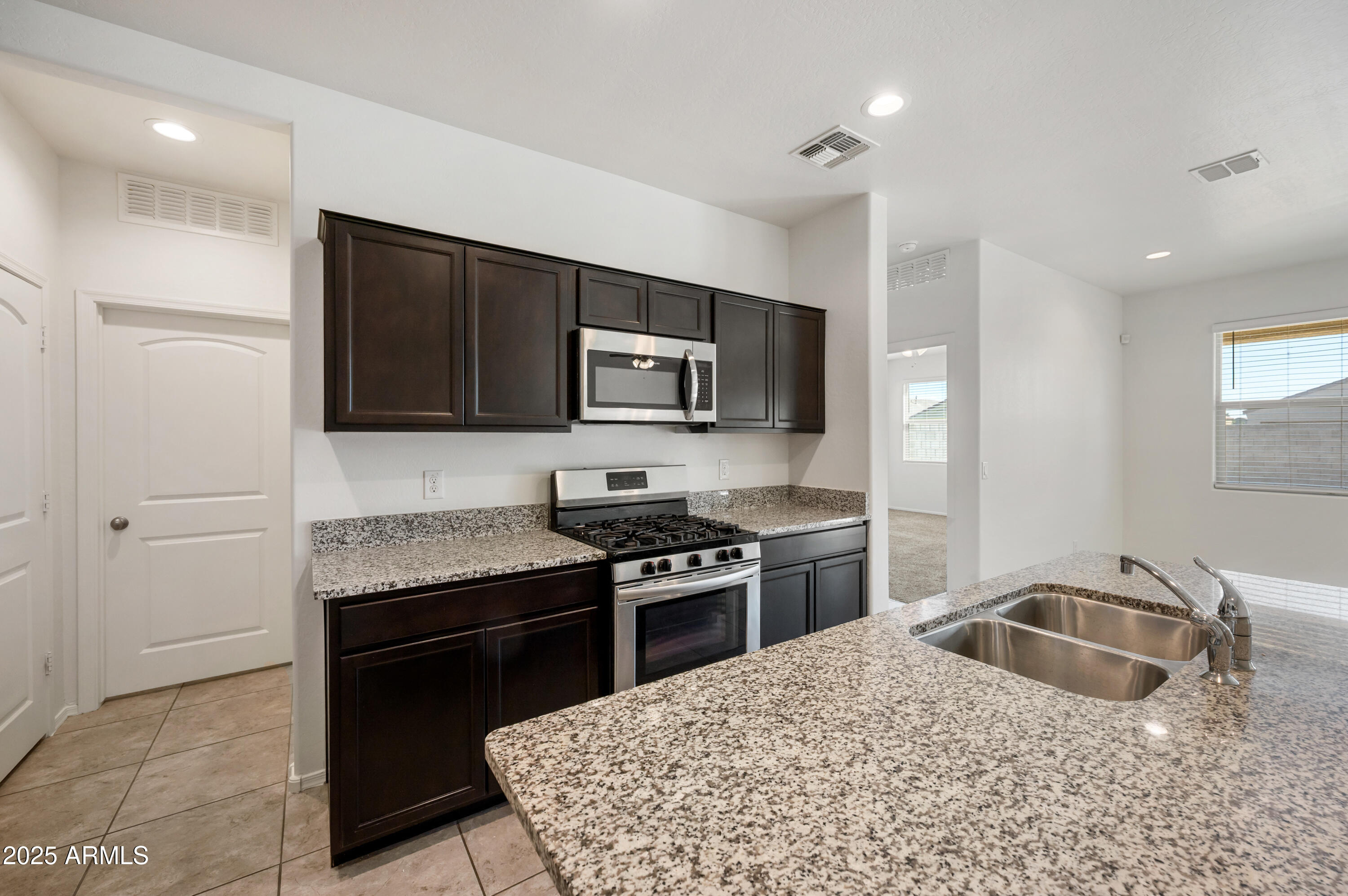 30963 W COLUMBUS Avenue