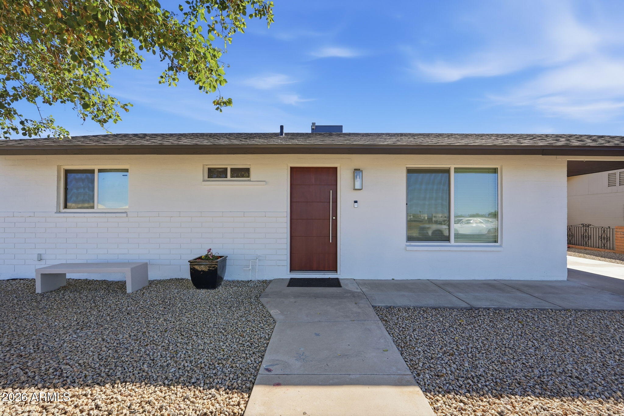 123 W SOUTH MOUNTAIN Avenue