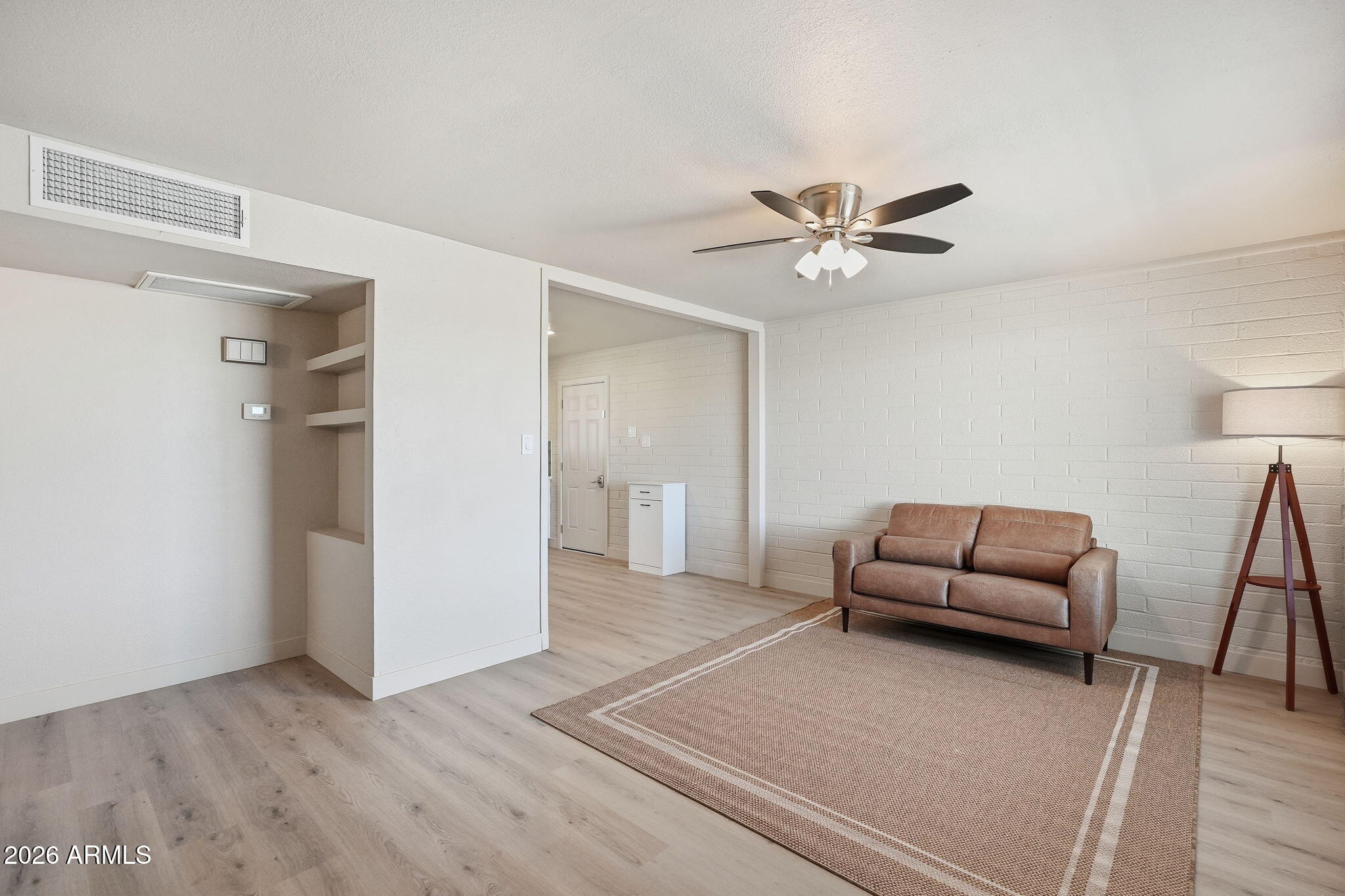 123 W SOUTH MOUNTAIN Avenue