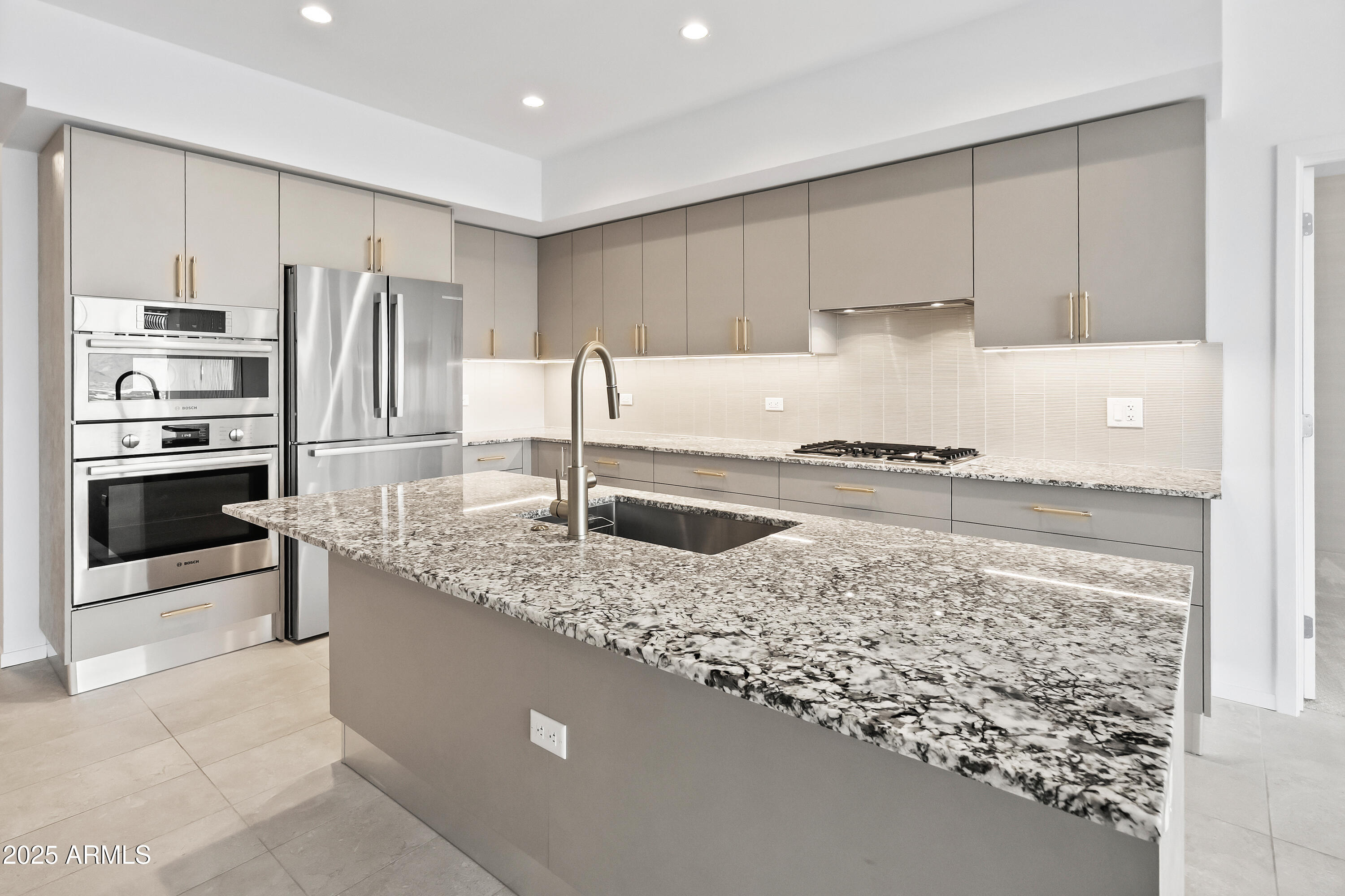 7180 E KIERLAND Boulevard 815