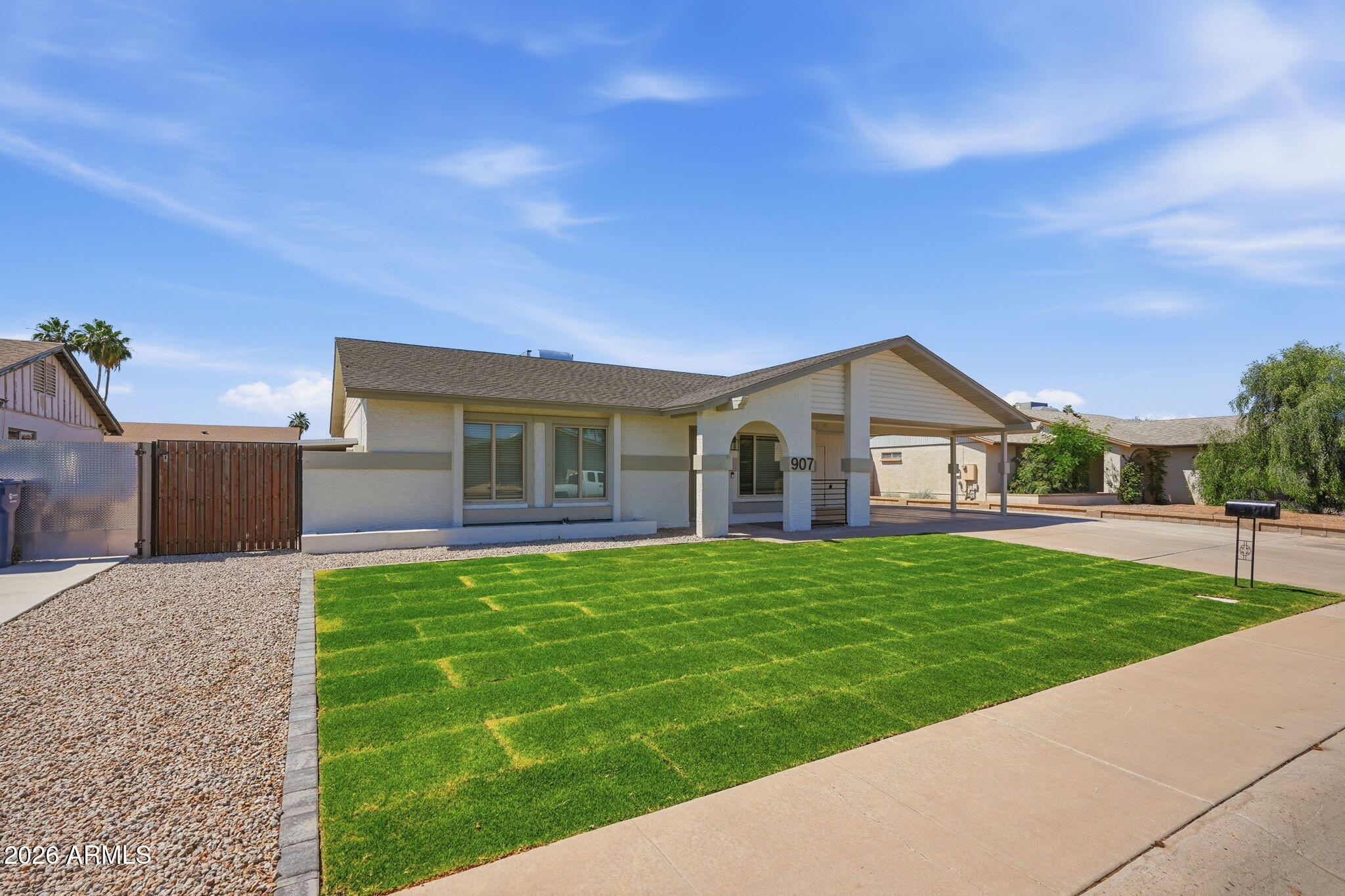 907 W Straford Drive