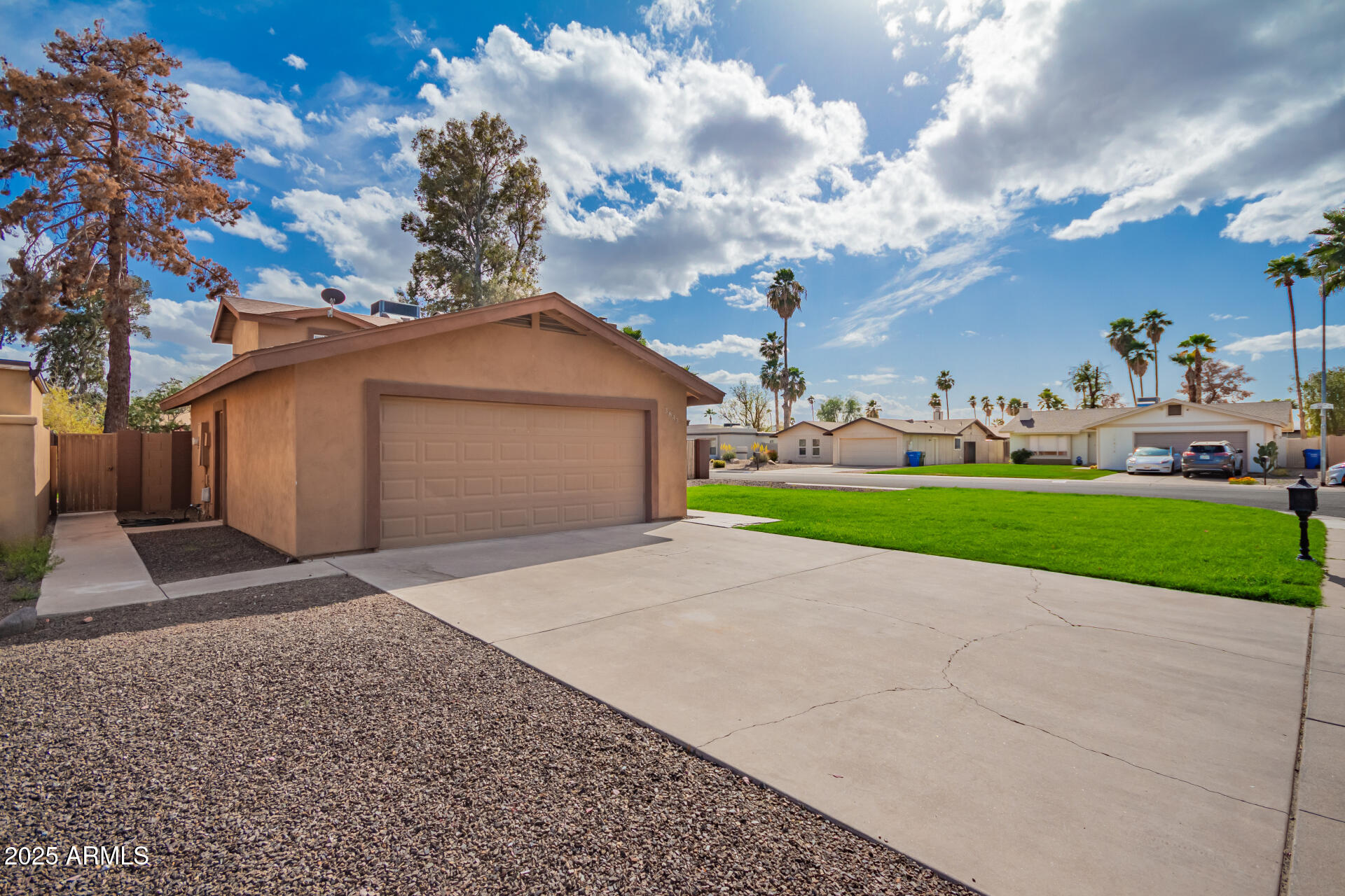 3843 E ASTER Drive