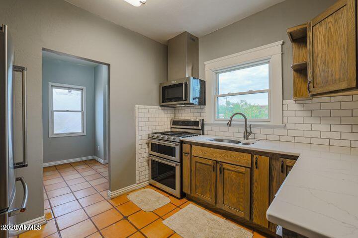 1032 N 10TH Street