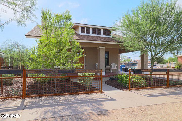 1032 N 10TH Street