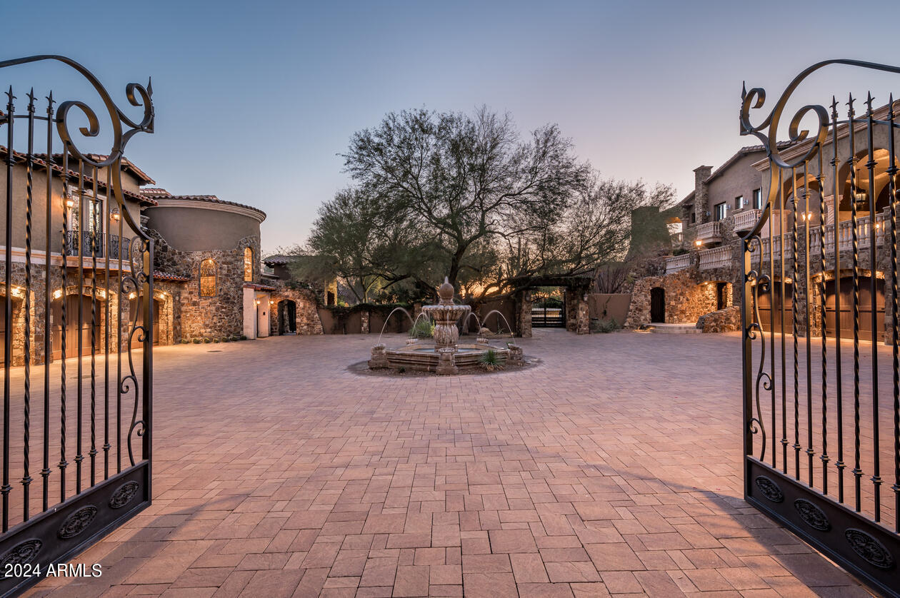 CANYON HEIGHTS - Residential