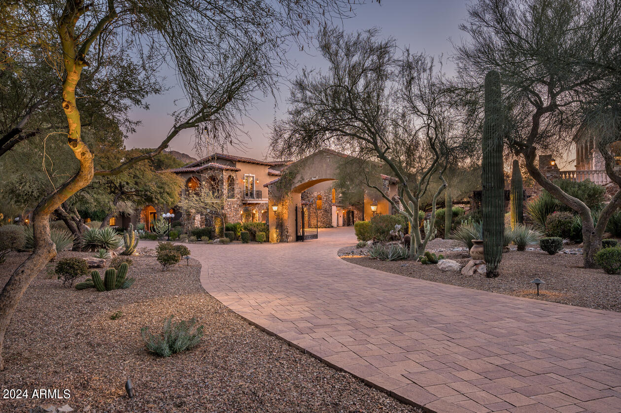 CANYON HEIGHTS - Residential