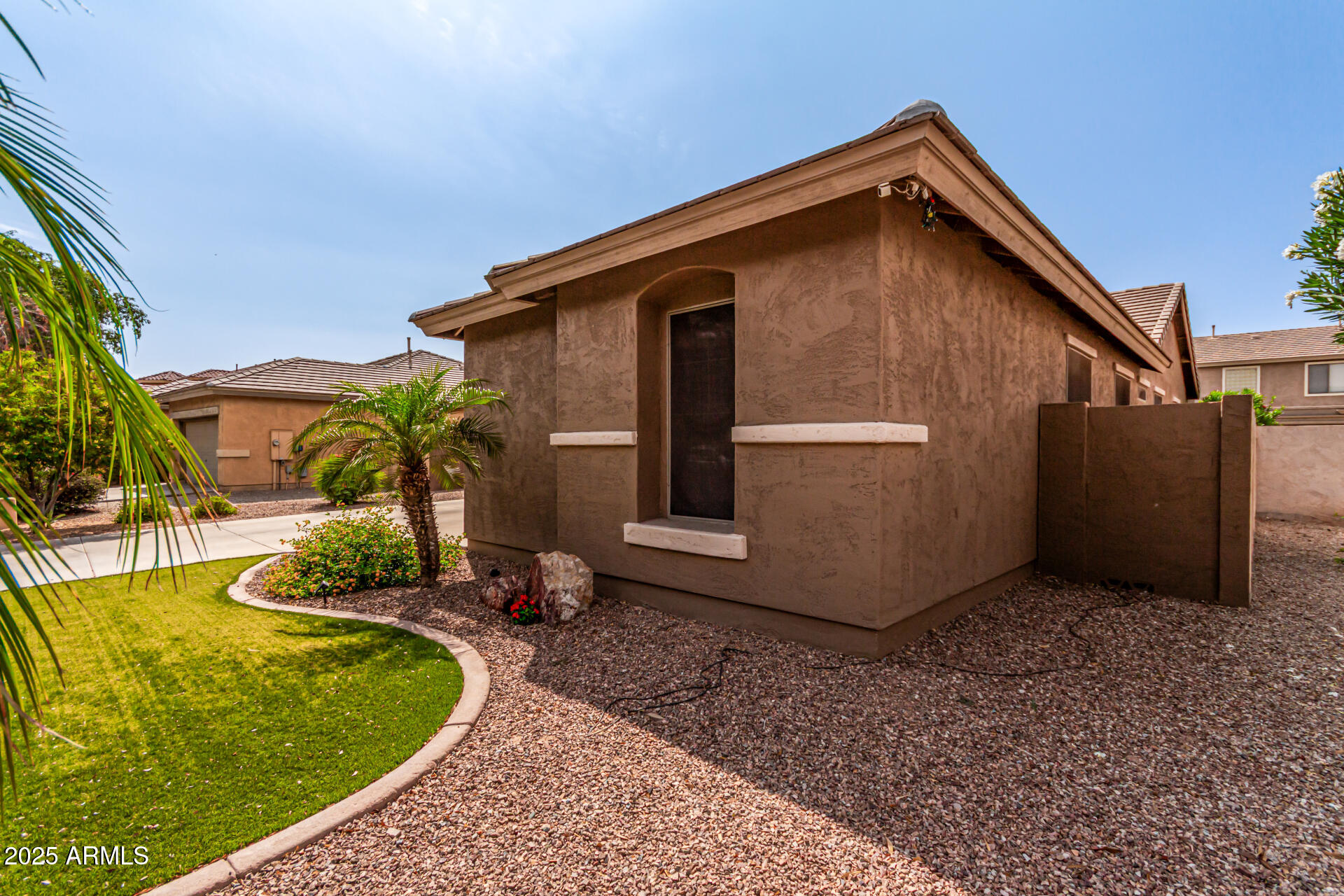 241 W ROADRUNNER Drive