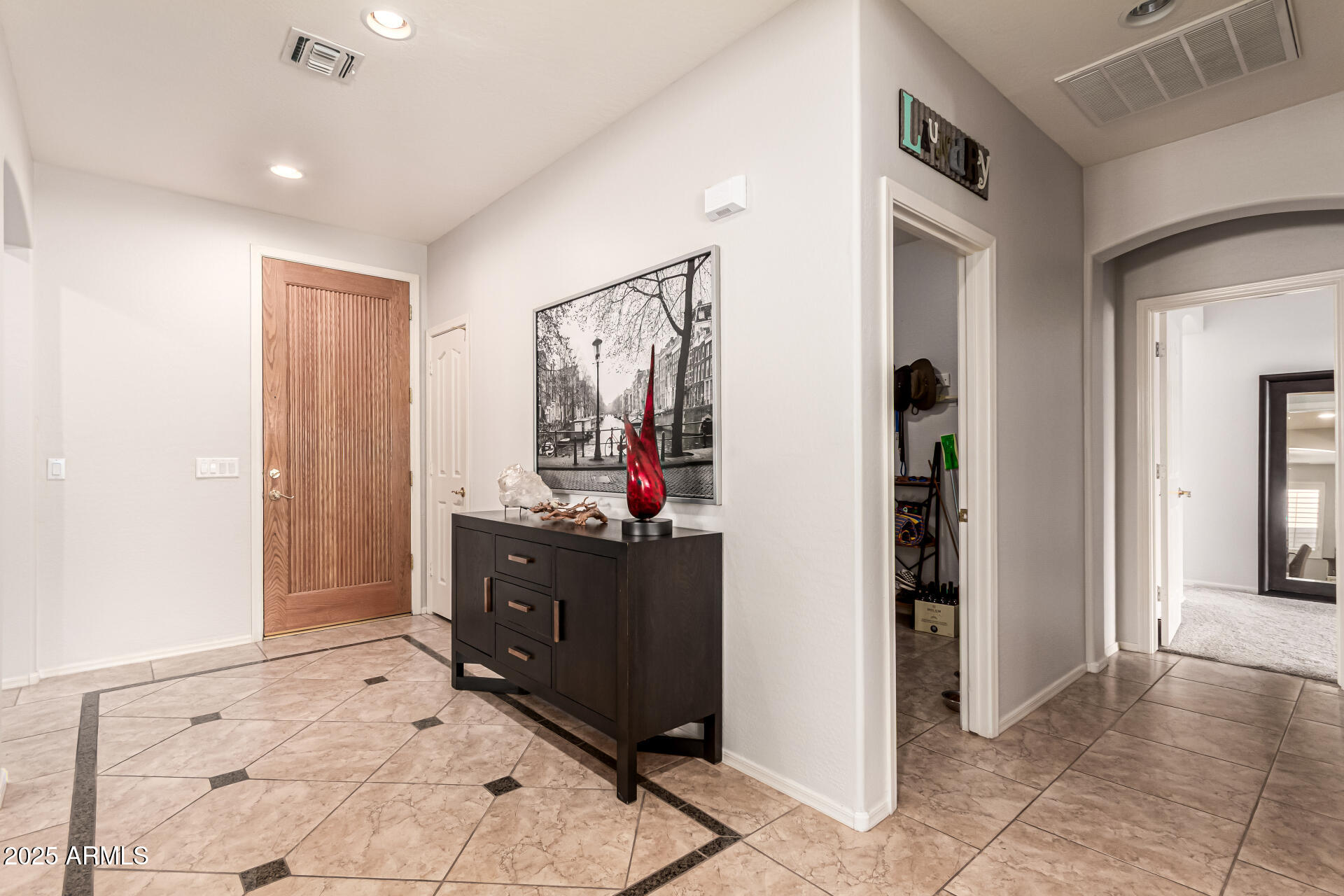 241 W ROADRUNNER Drive