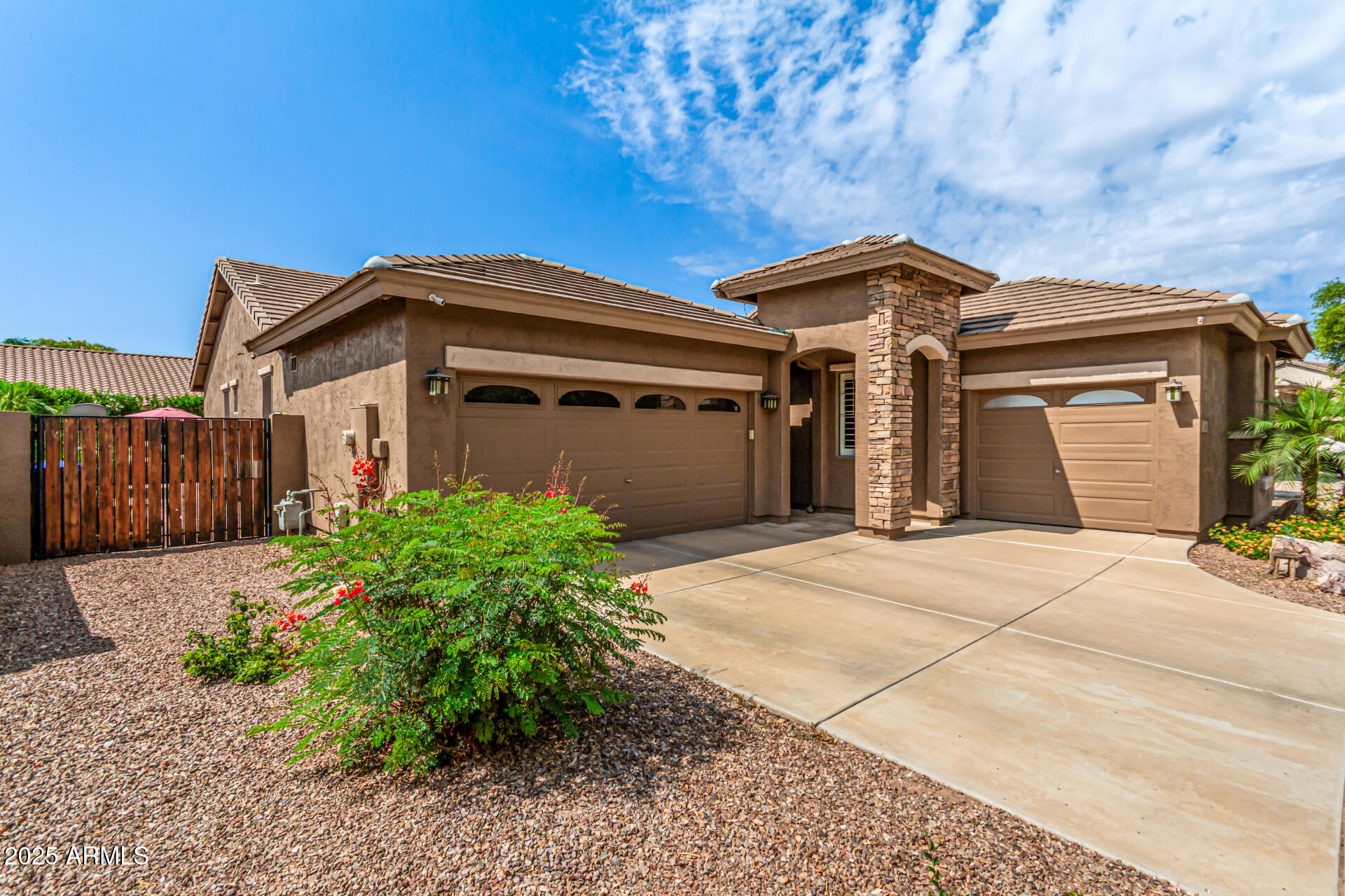 241 W ROADRUNNER Drive