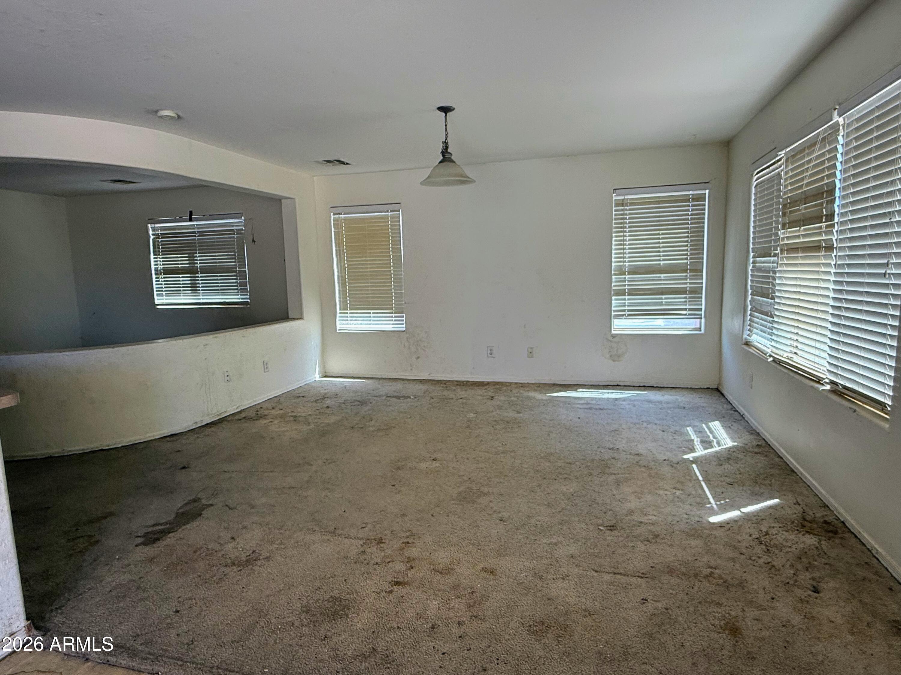 1419 E HOLIDAY Drive