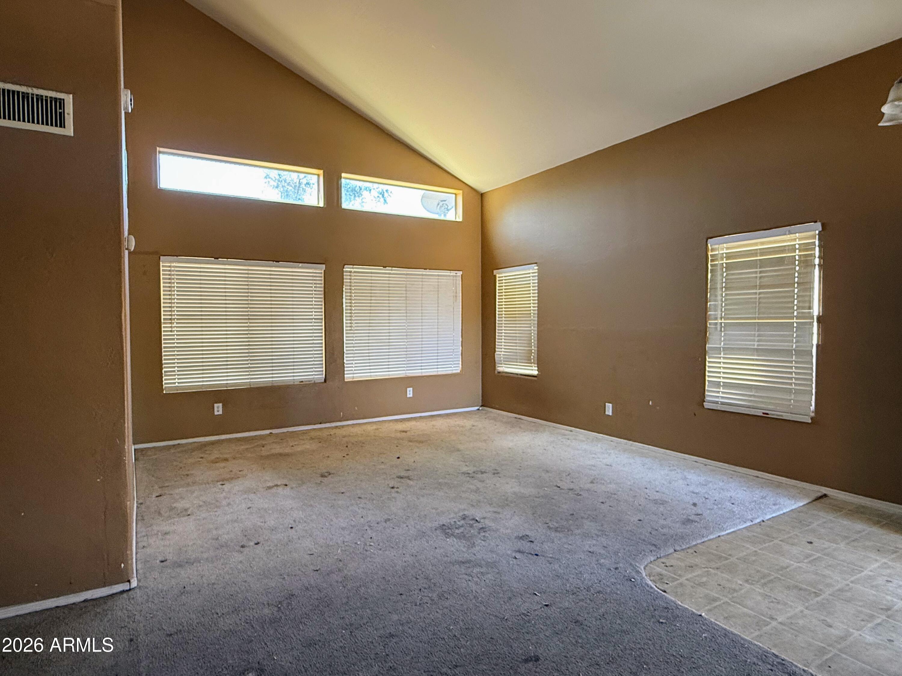 1419 E HOLIDAY Drive